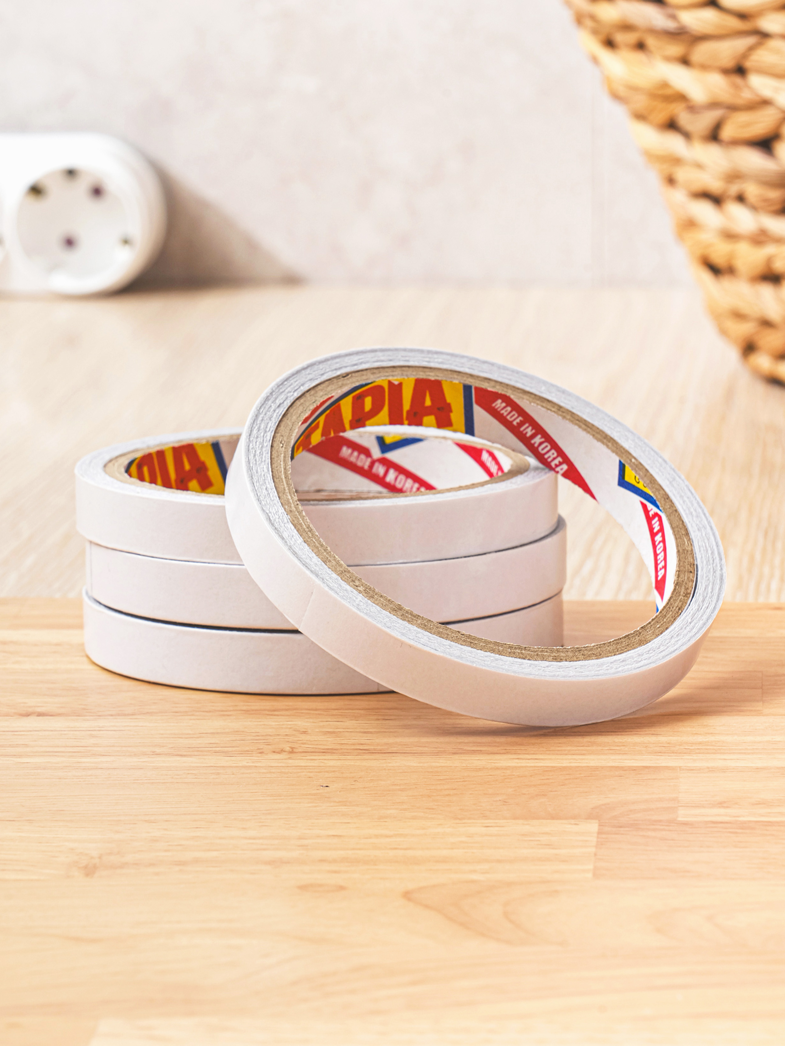 4 double-sided tapes, 12mmx7m