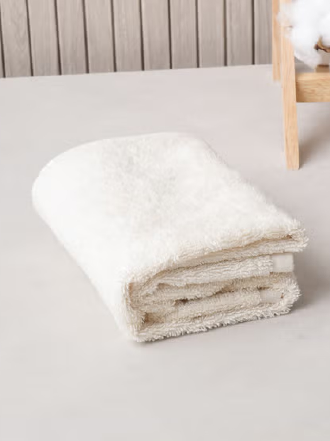 Non-fluorescent washcloth 34