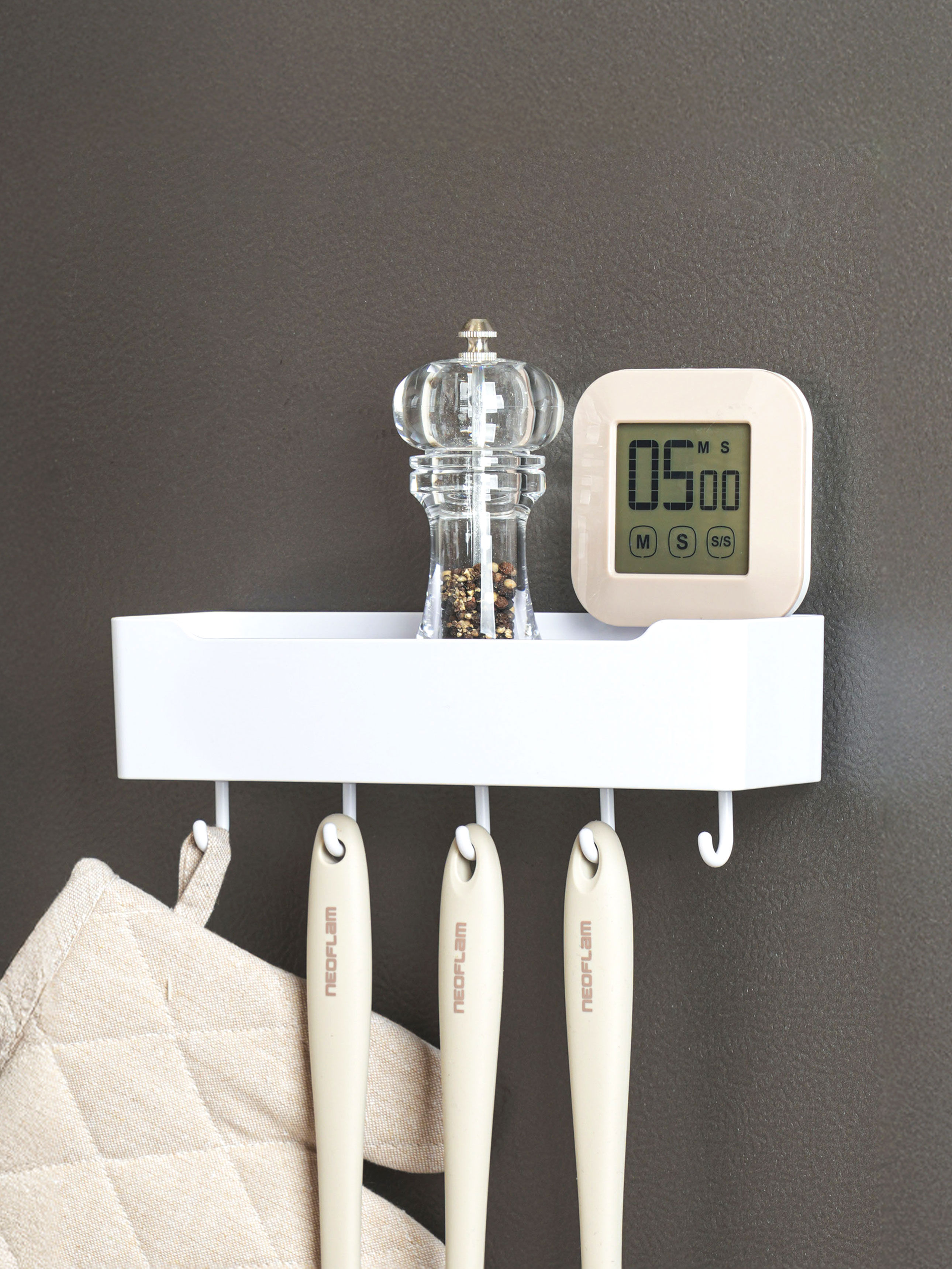 Magnet type 4-hole hook shelf