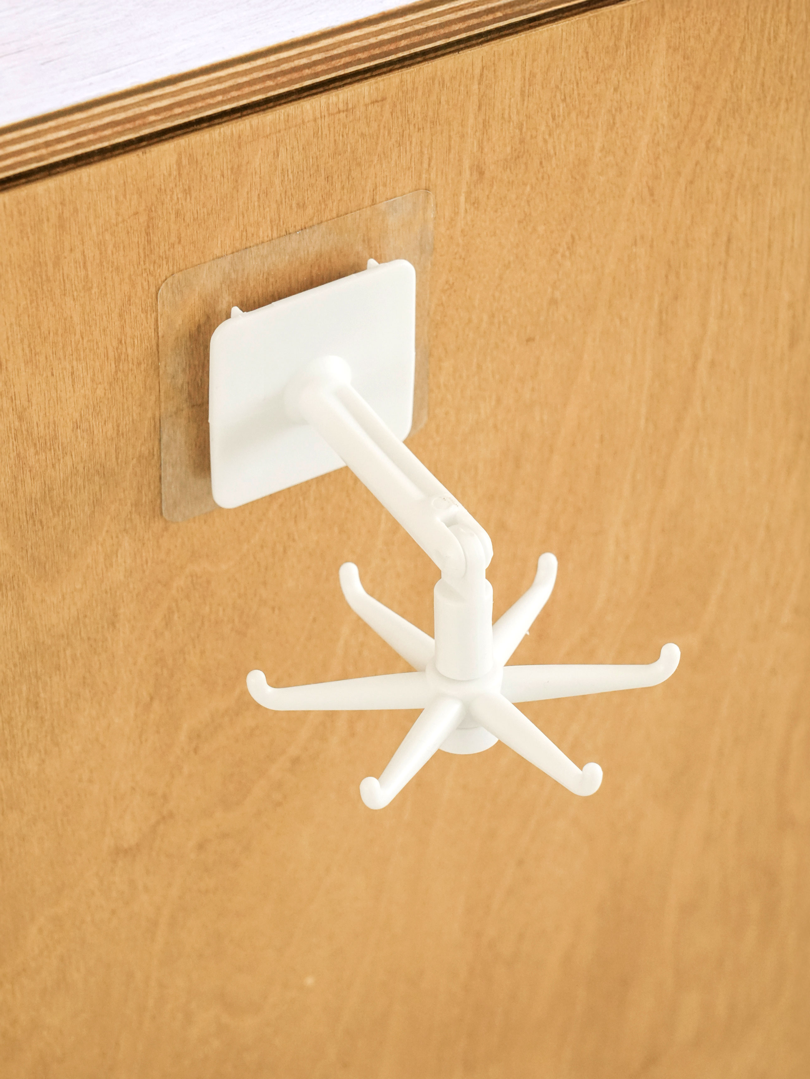 6-hole rotary adhesive hanger white