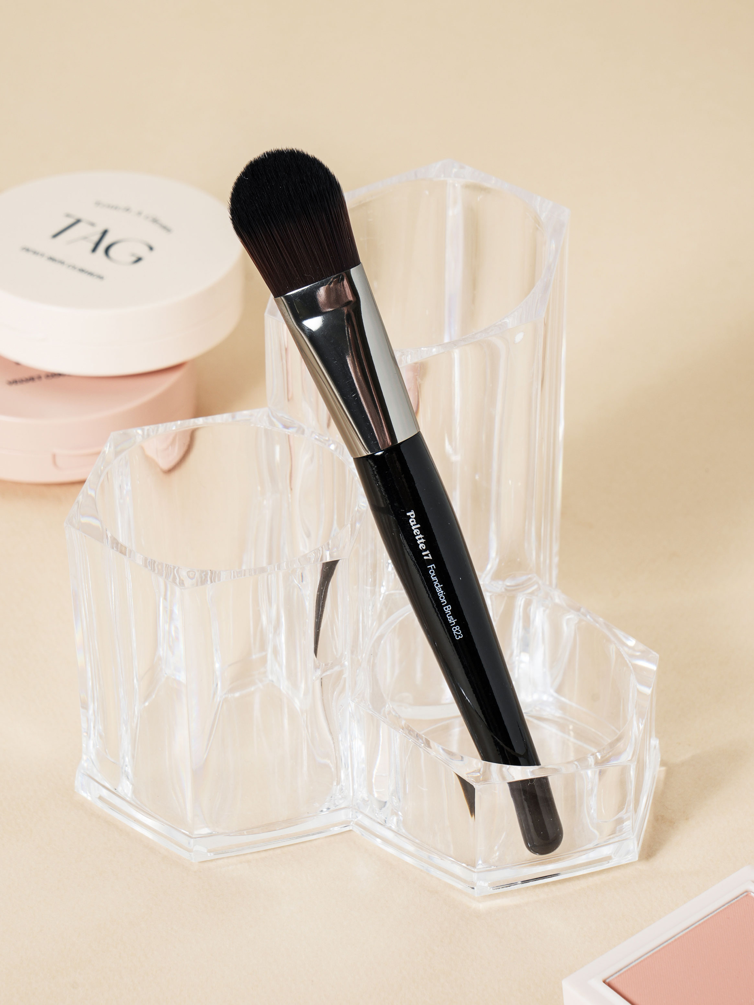 Palette 17 Foundation Brush