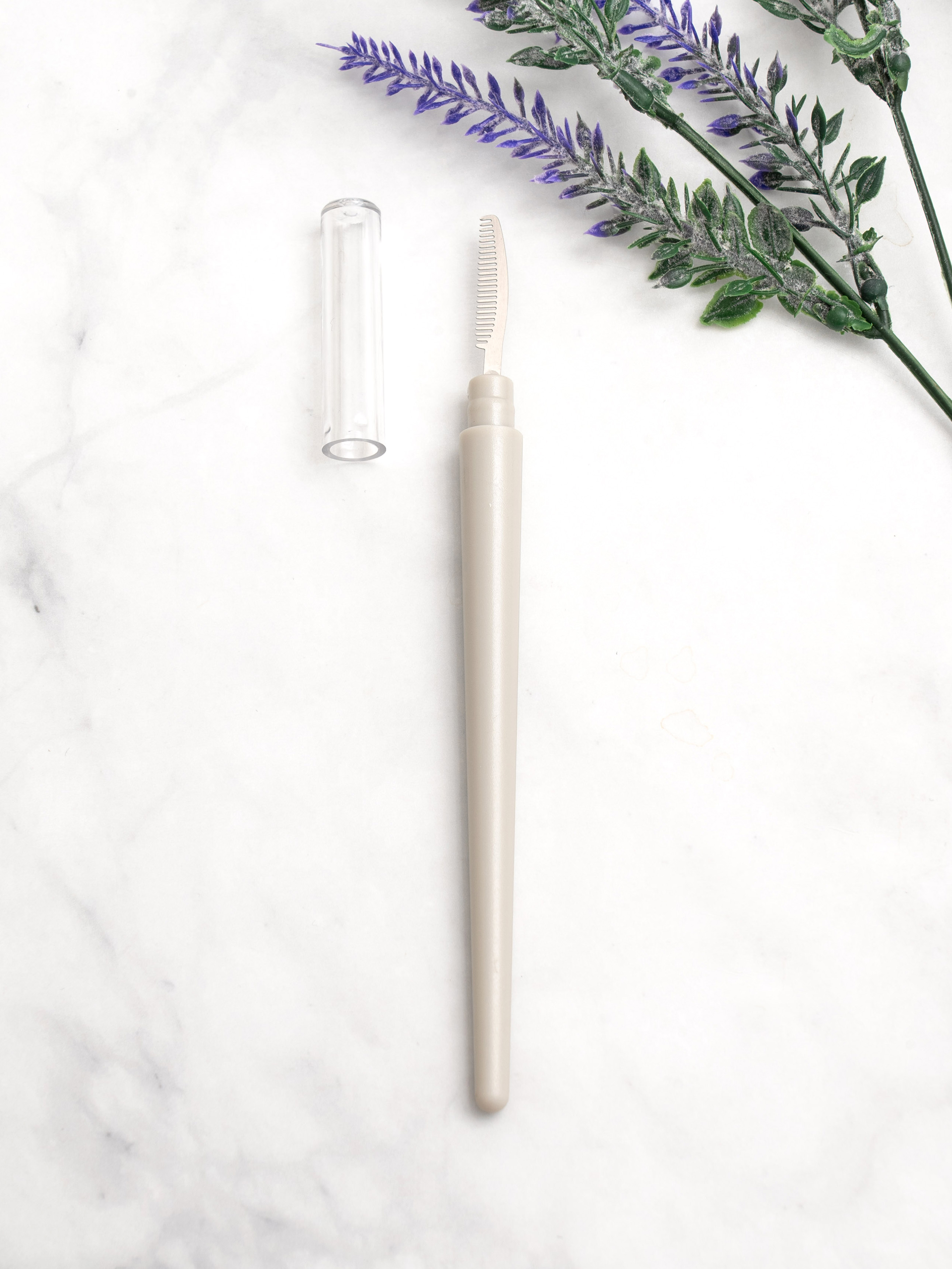 eyelash comb