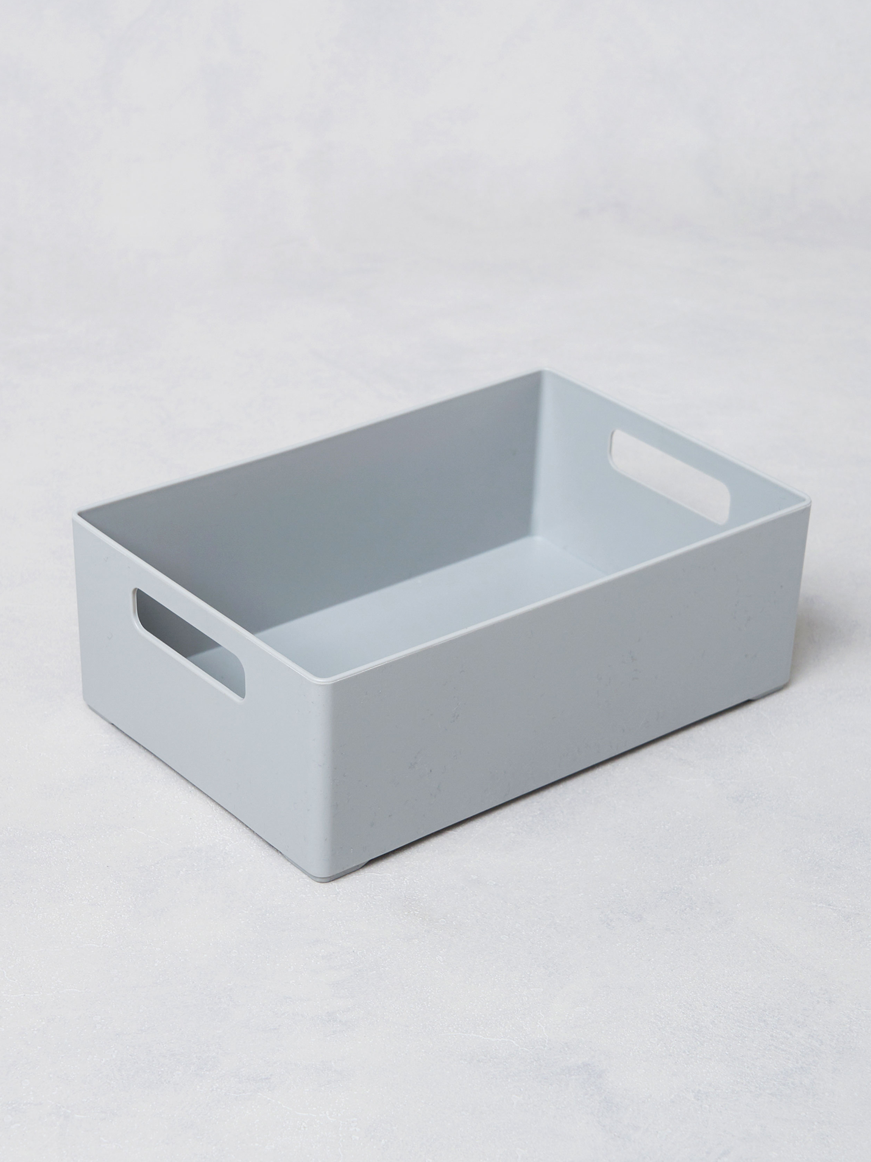Drawer organization tray 20