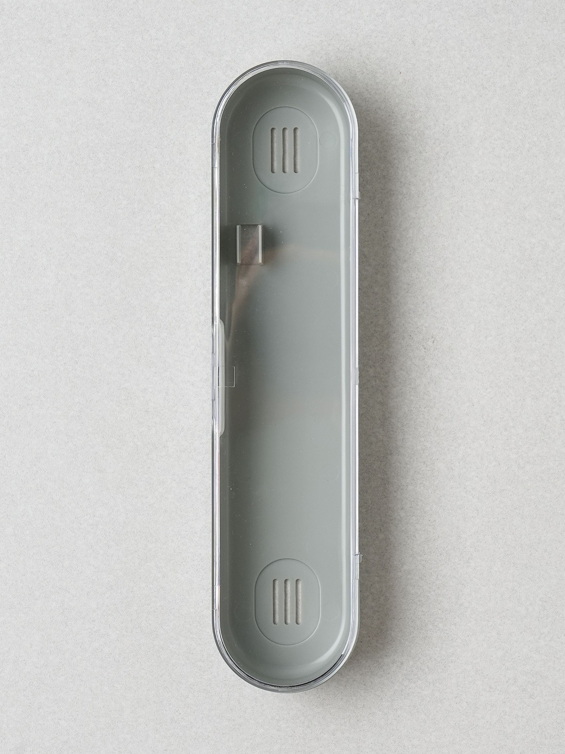 Easy to carry toothbrush case