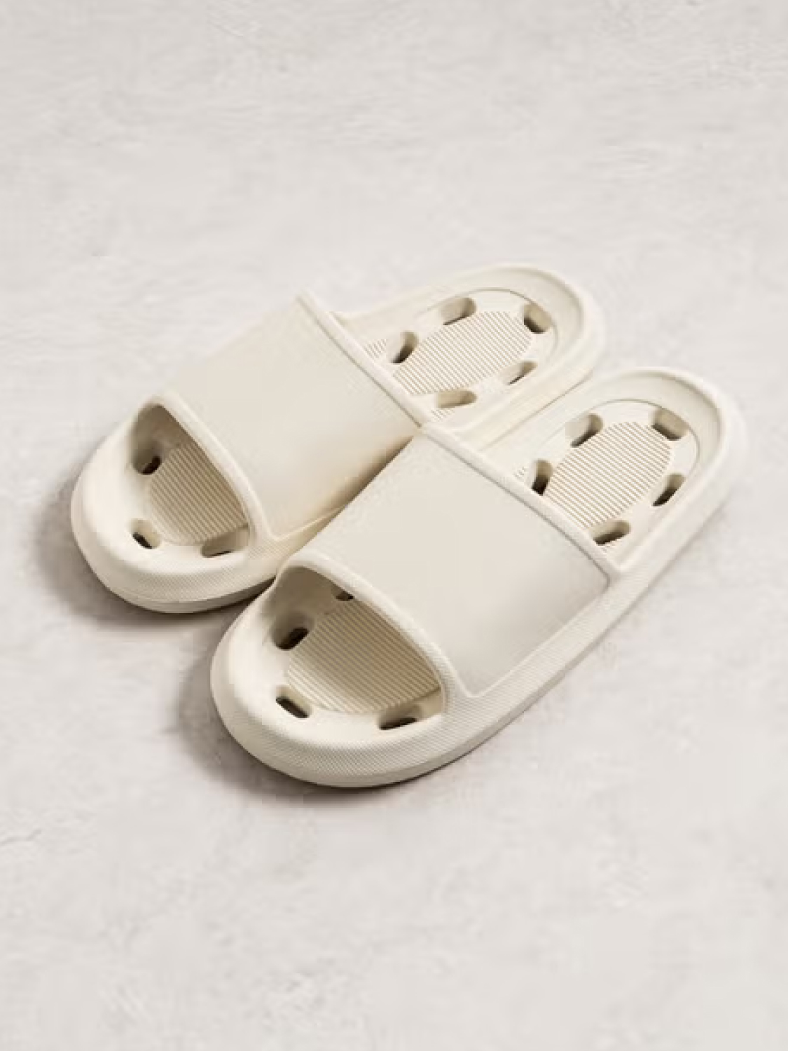 Non-slip bathroom shoes ivory