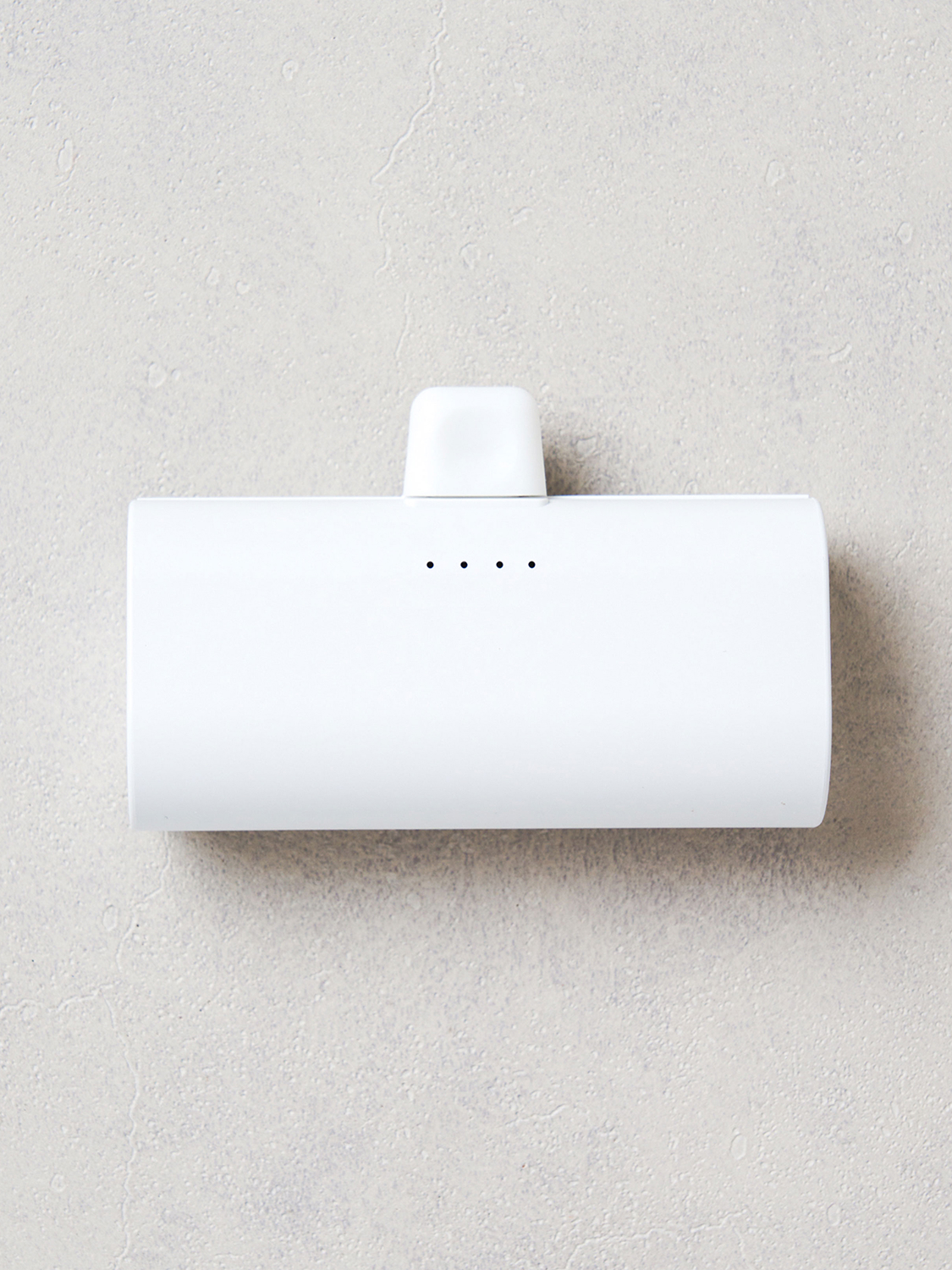 Docking type auxiliary battery C type white