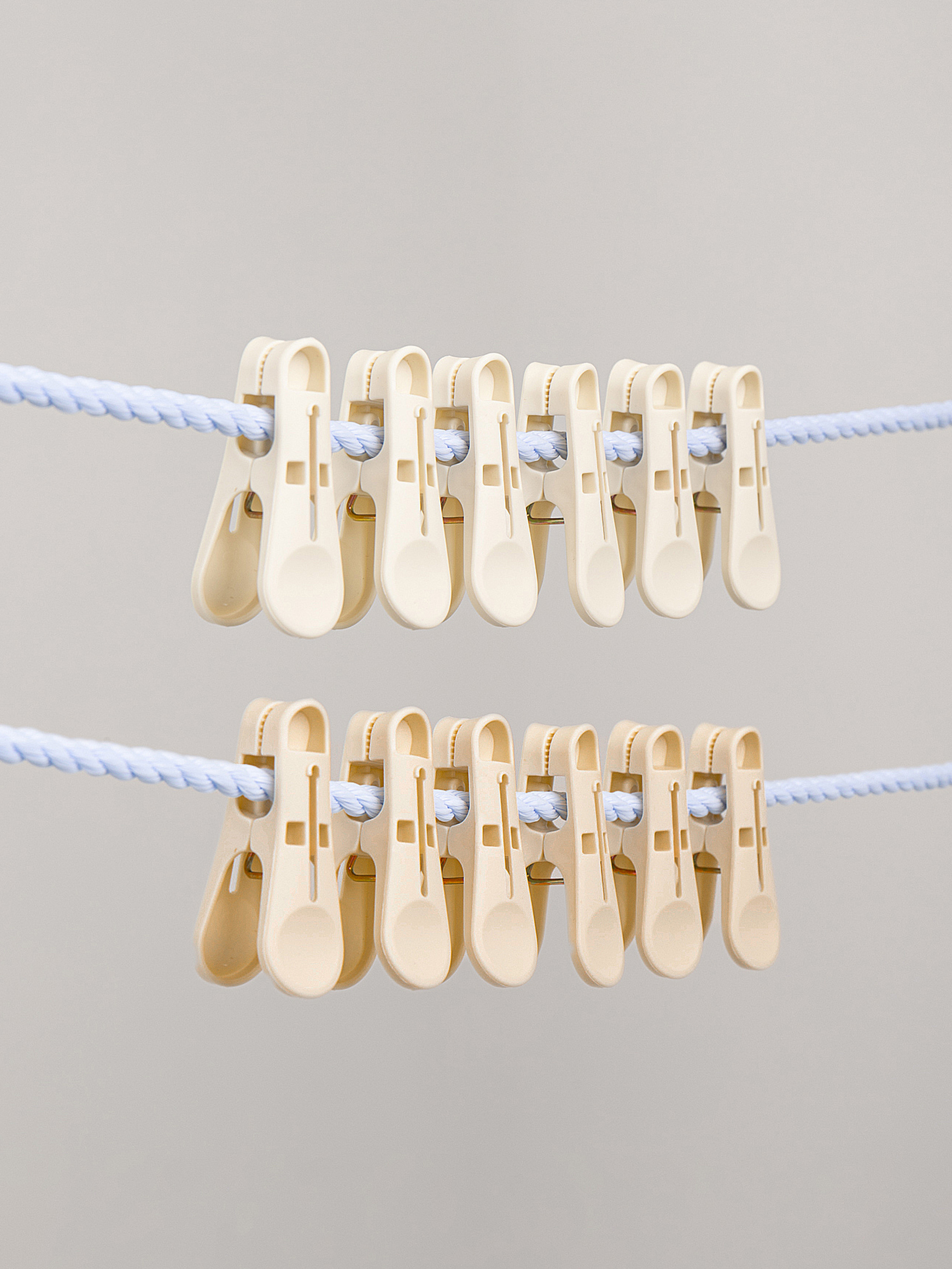 12 pastel clothespins
