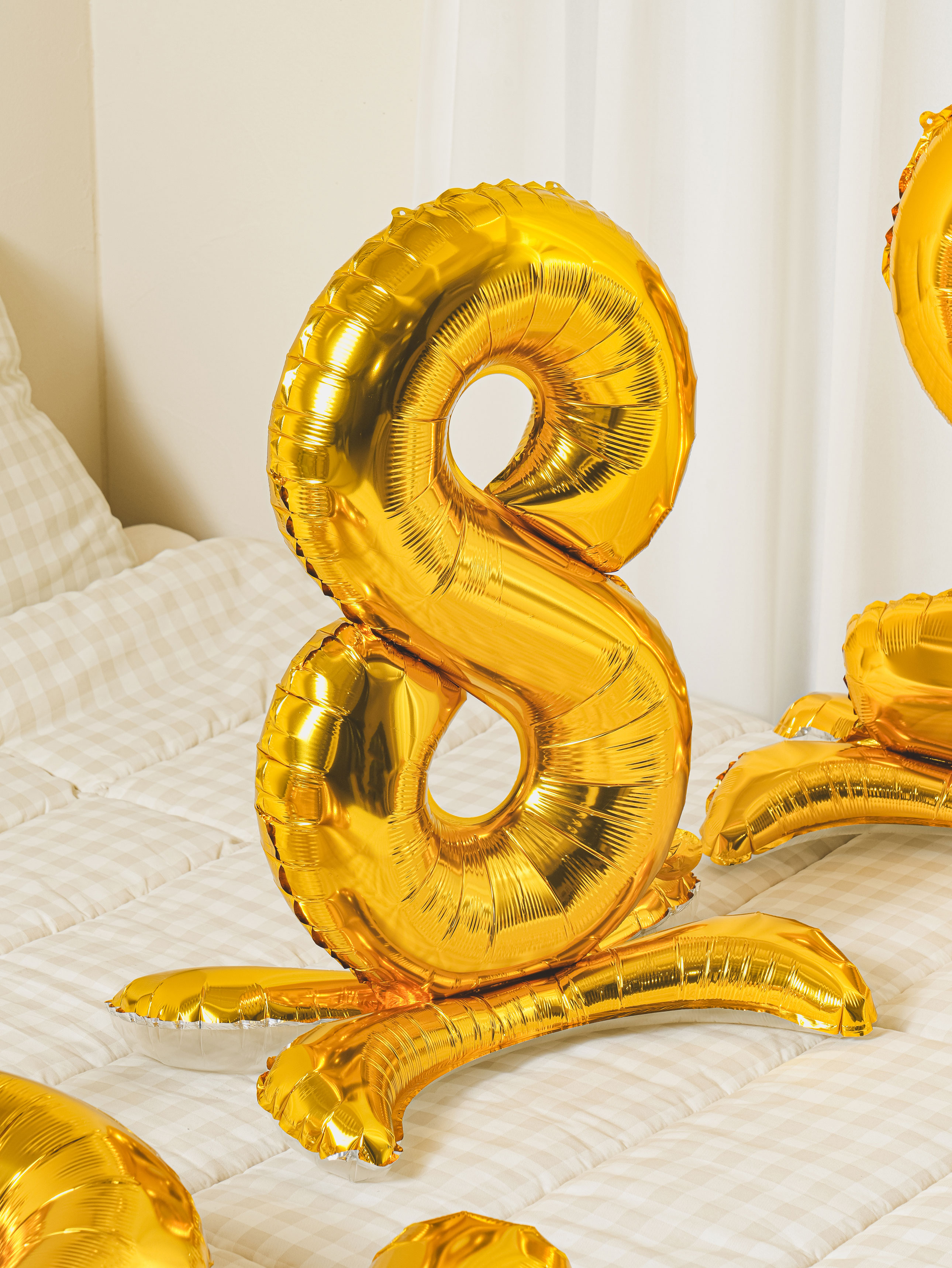 Gold Metallic Standing Number Balloon 8