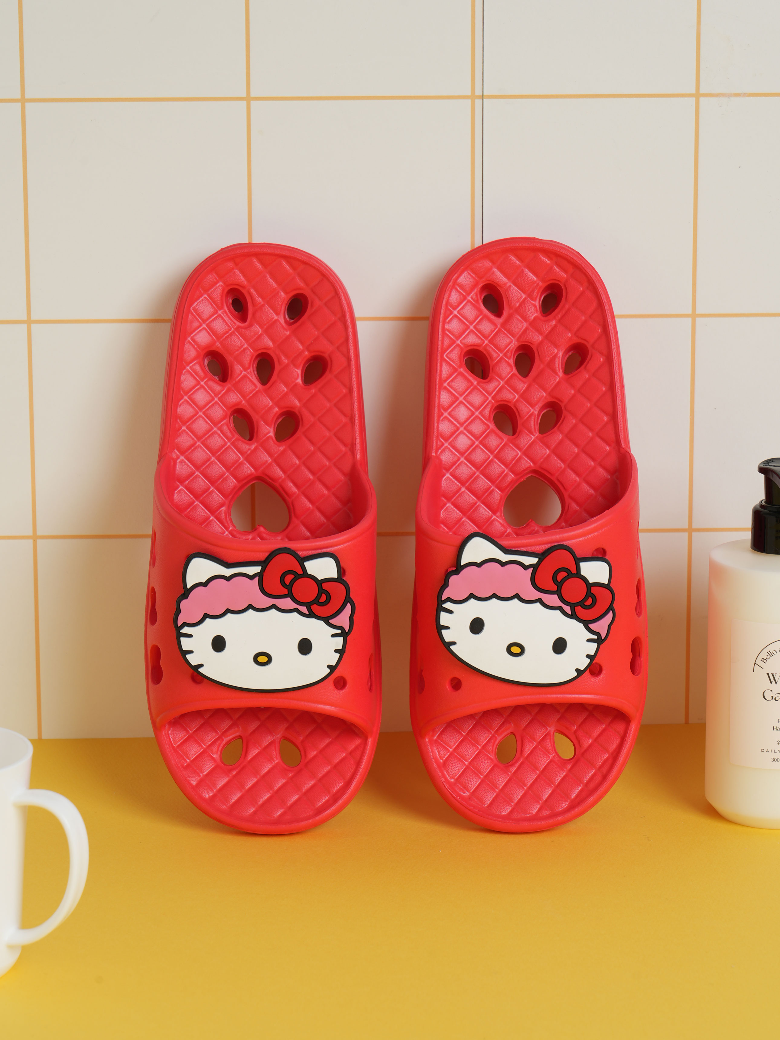 Hello Kitty EVA bathroom shoes 250~270 mm red
