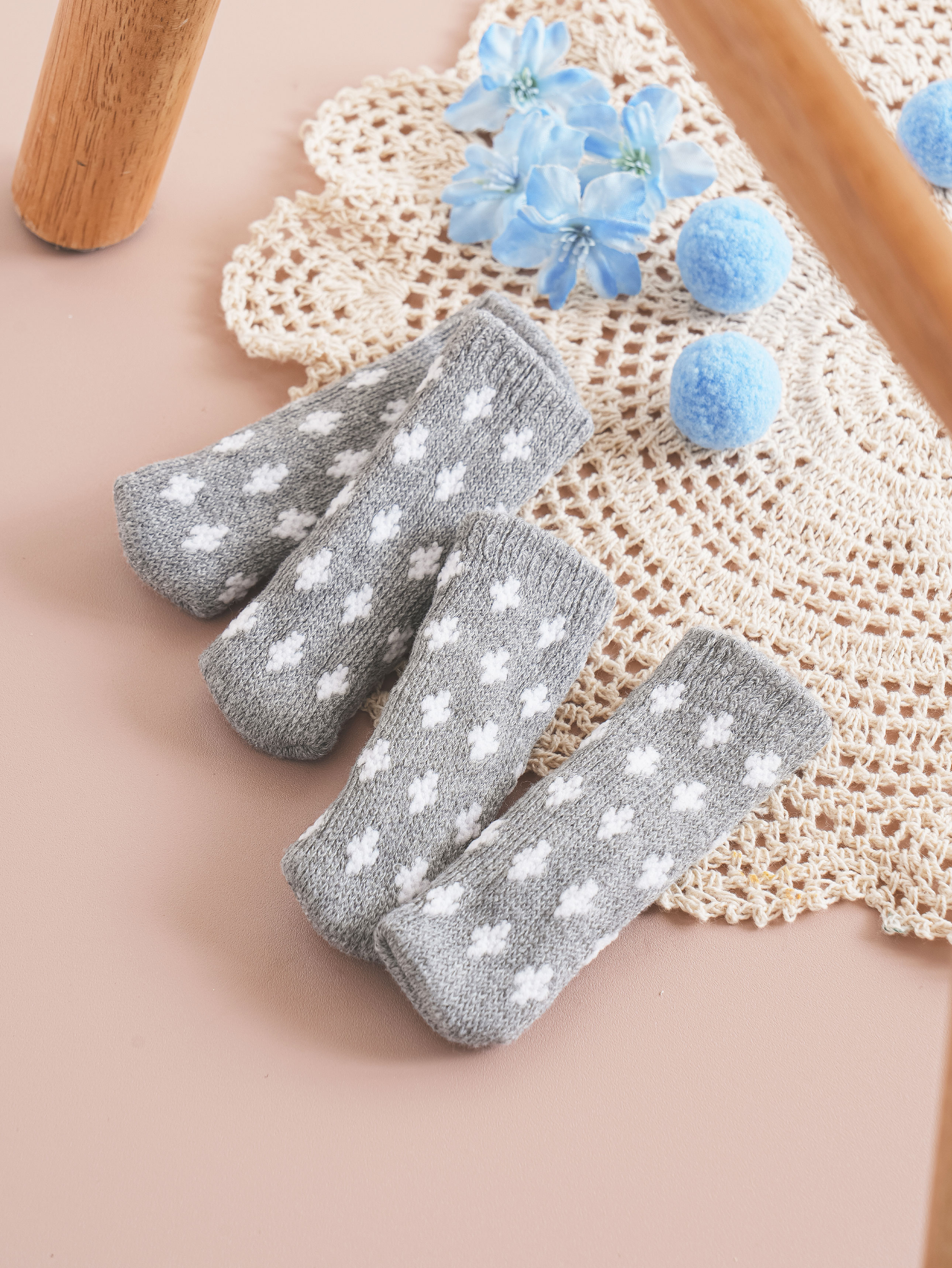 Dot pattern chair leg covers (4 pieces)