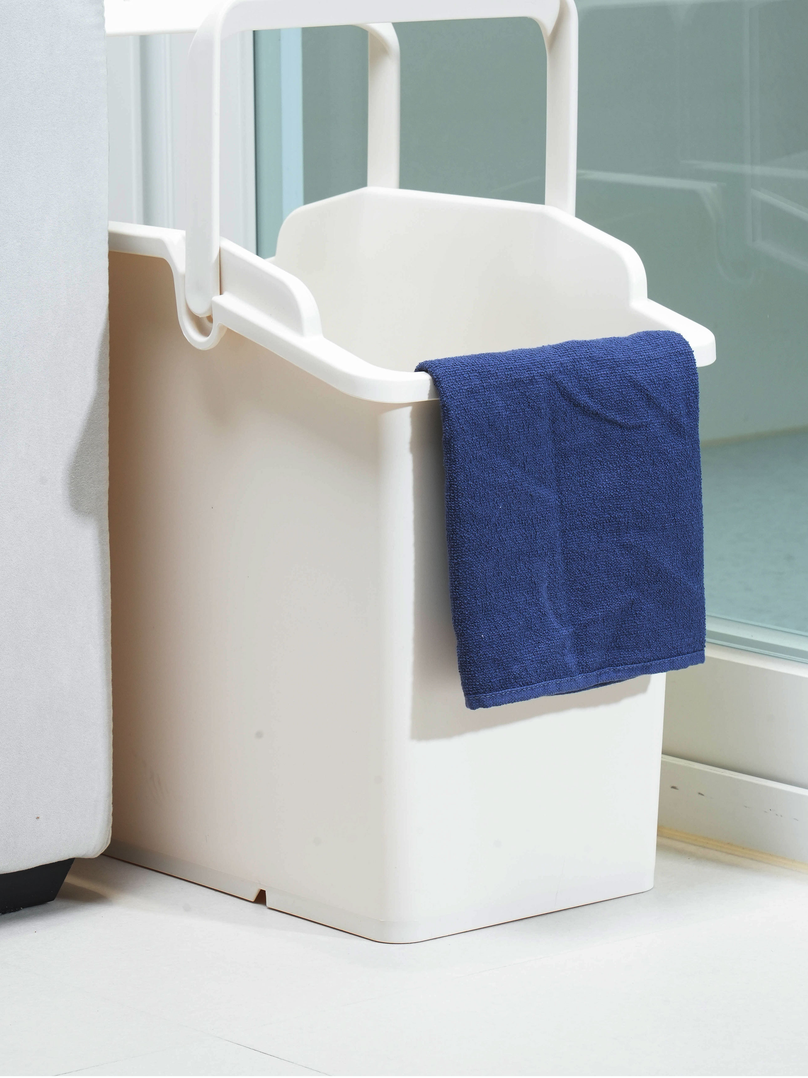 Crevice handle multipurpose basket ivory