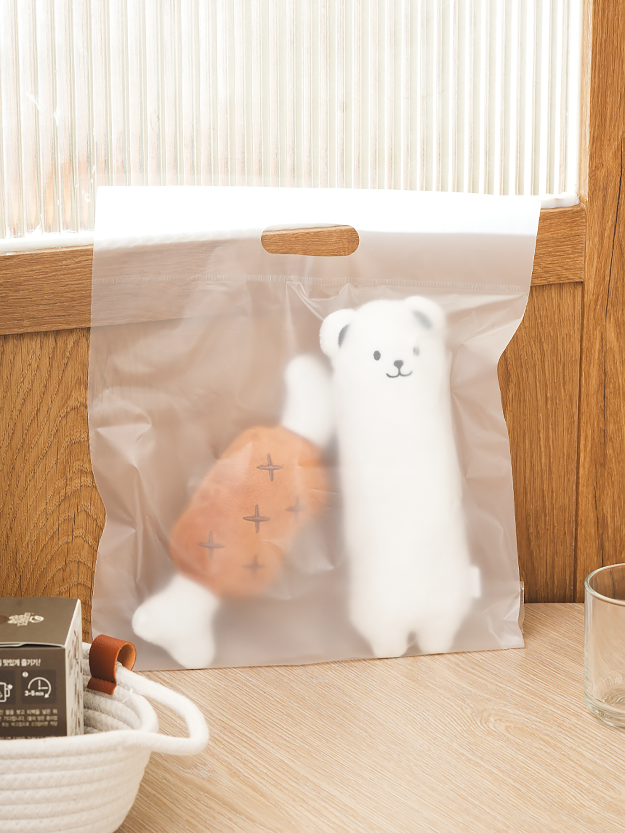 Adhesive handle packaging bag 27X30cm 7 sheets