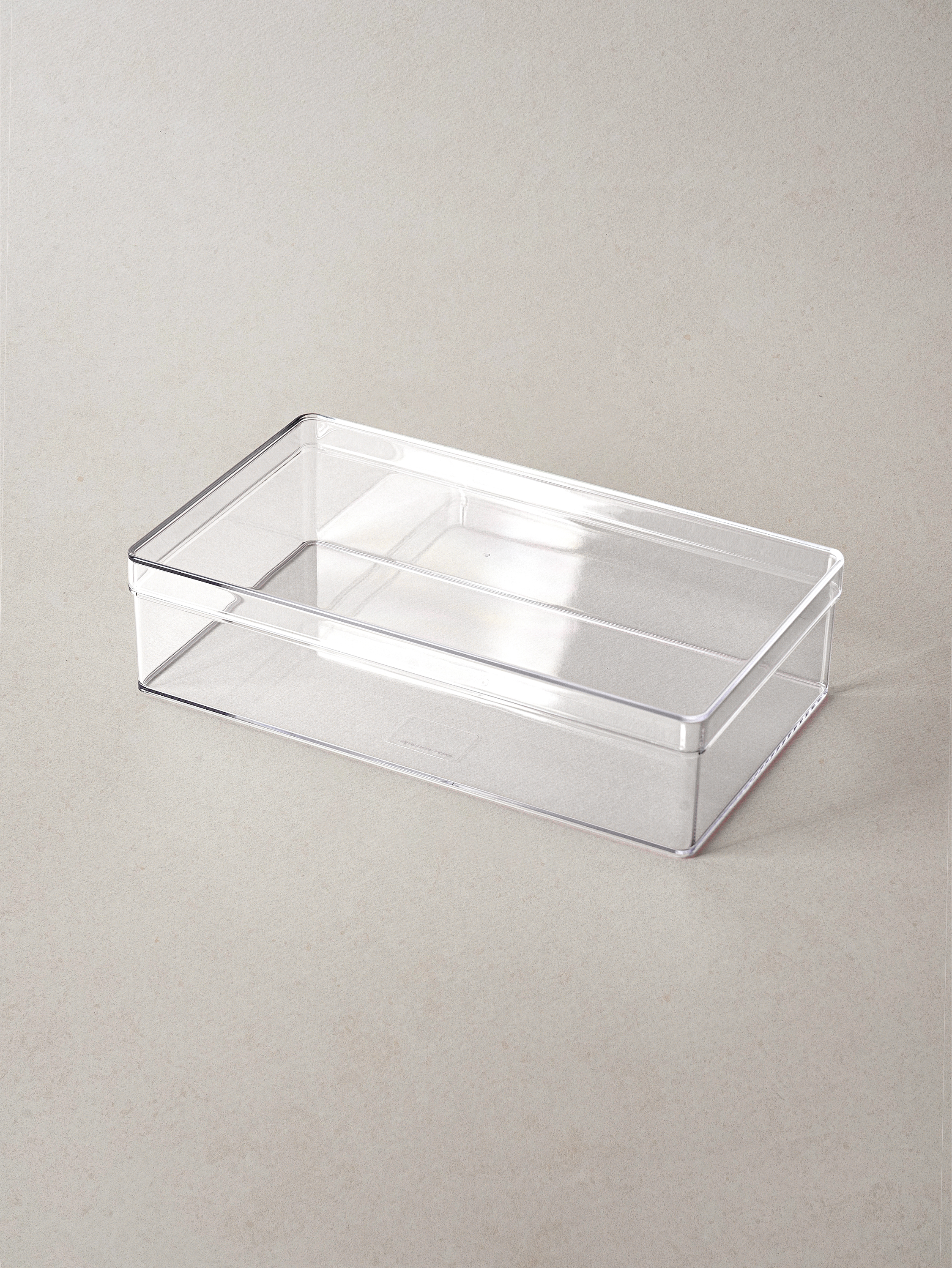 1 rectangular clear lid storage box