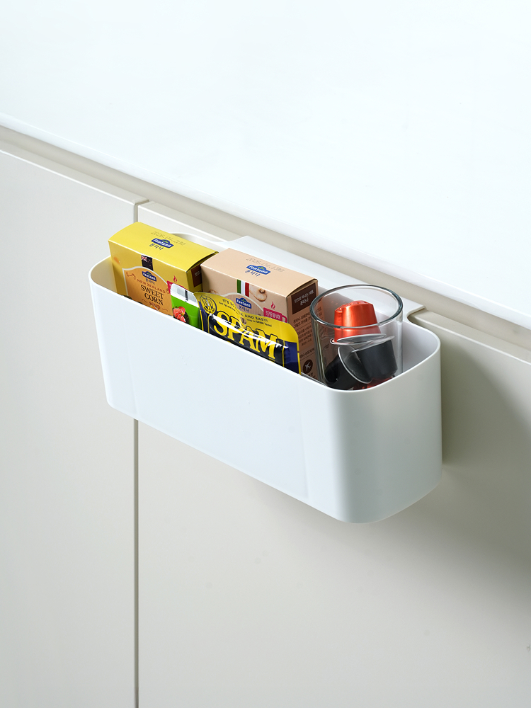 Hanging storage basket