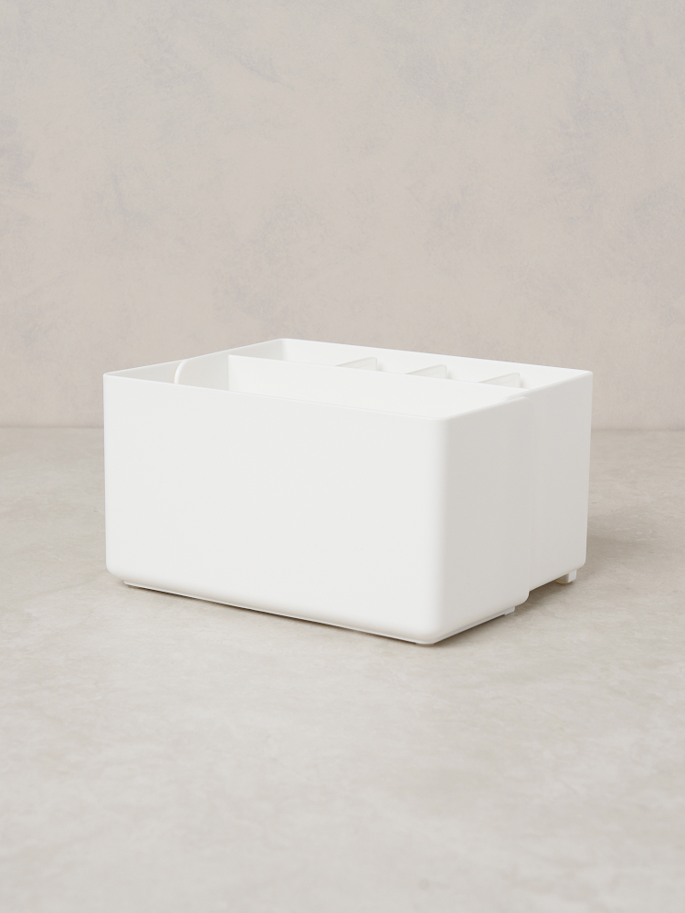 Includes adjustable organizer dividers