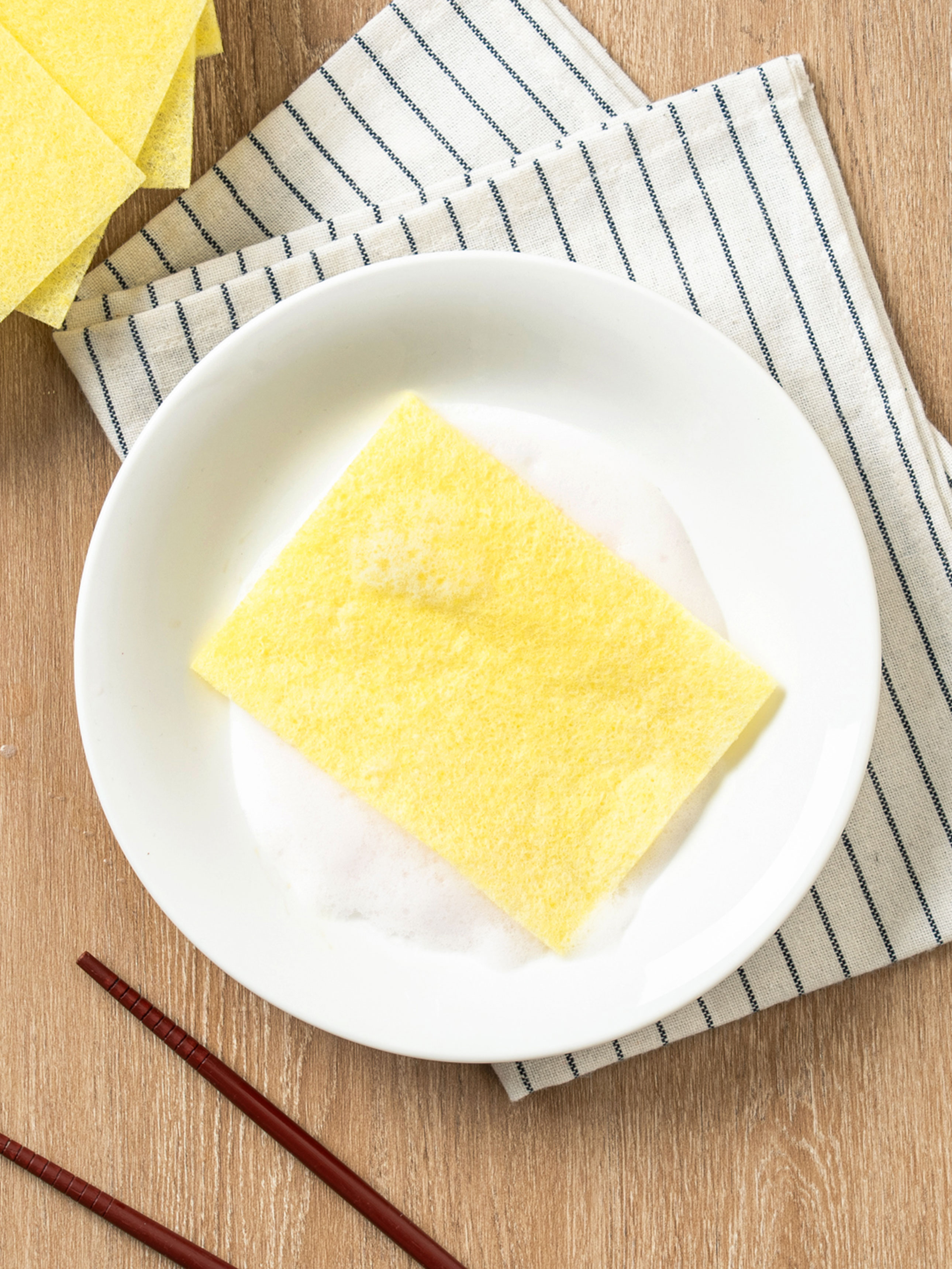 5 detergent-stained kitchen scrubbers