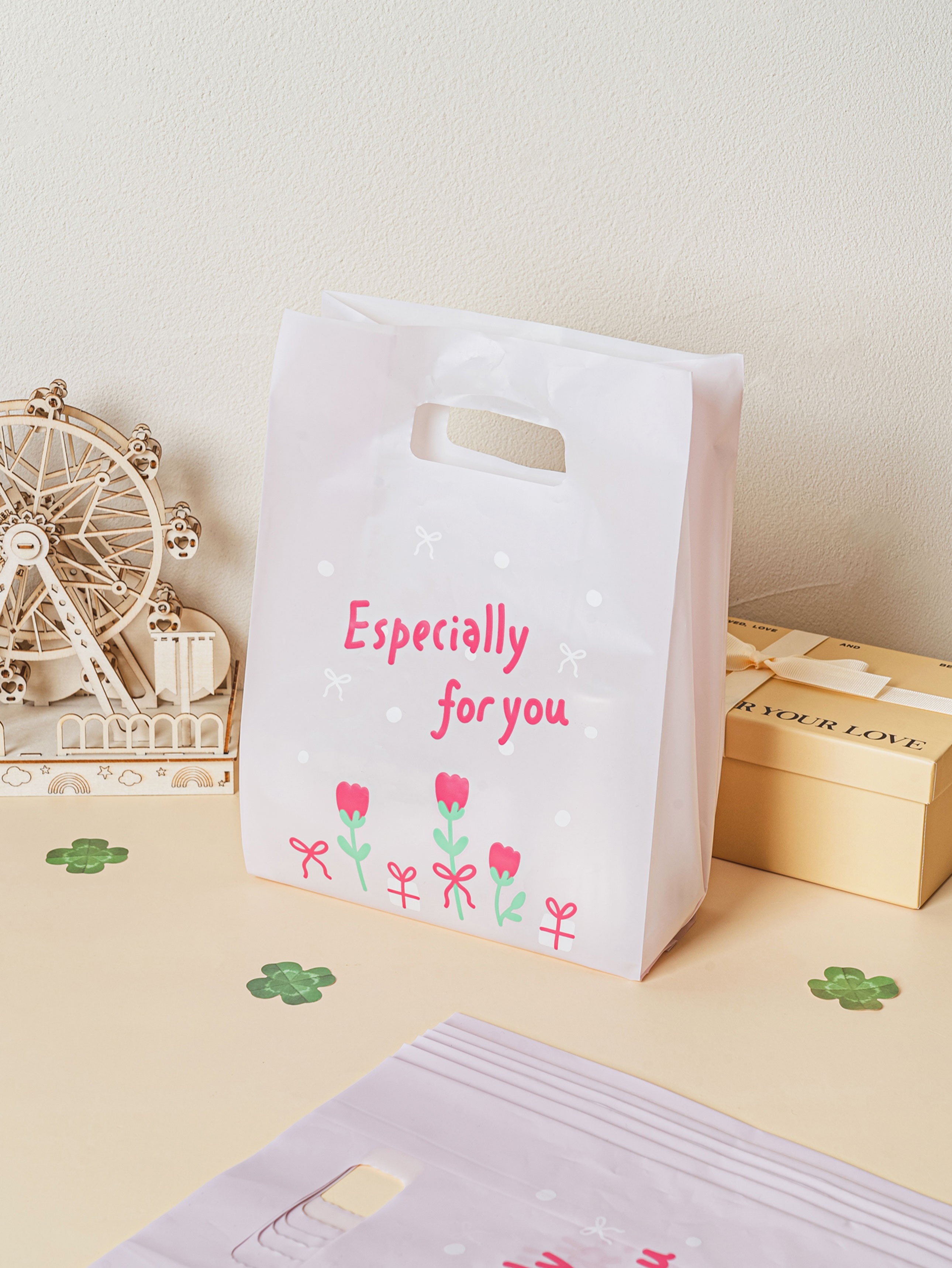 7 flower-shaped handle bags