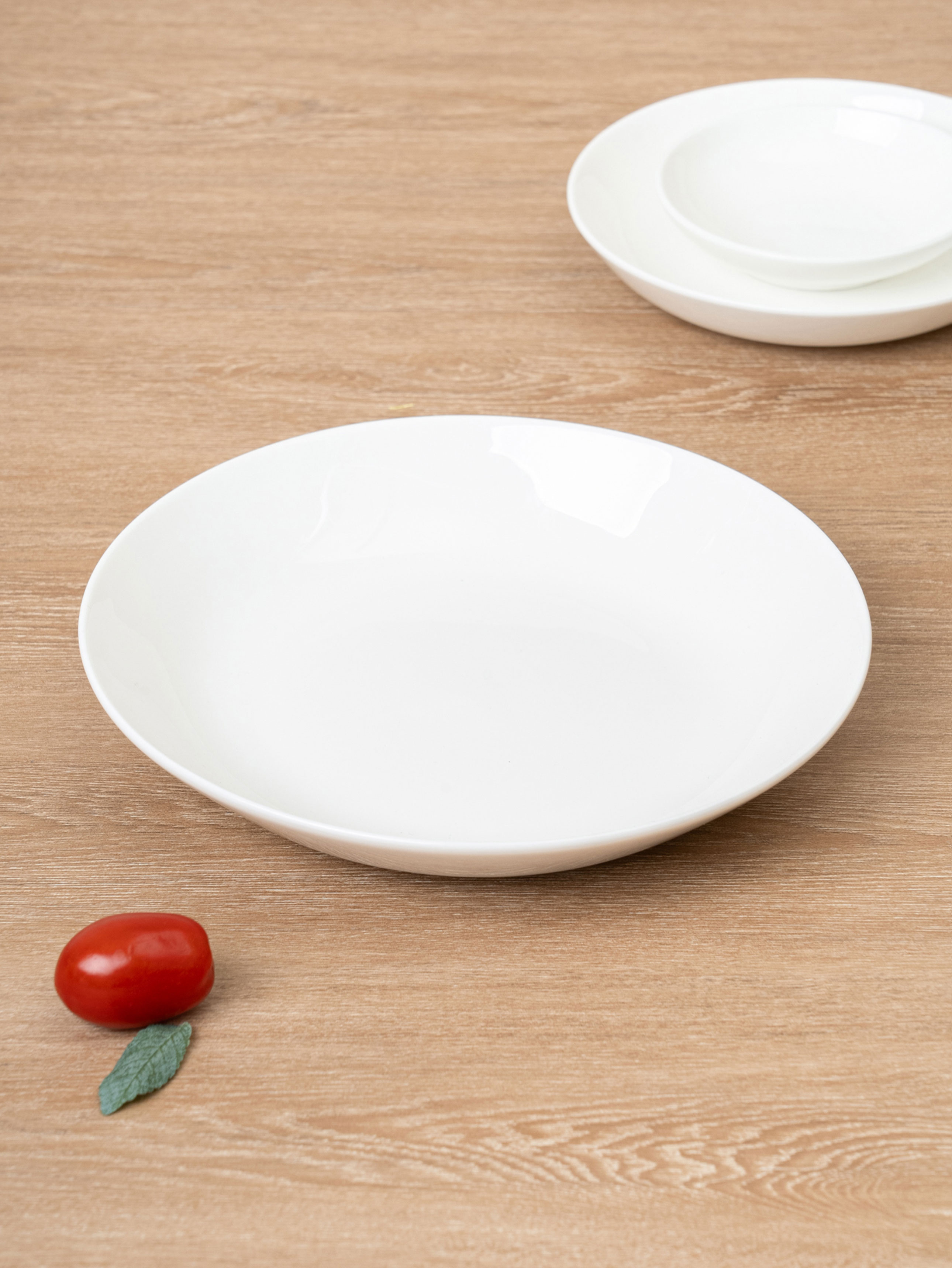 Bone china white plate (approx. 20.5 cm)