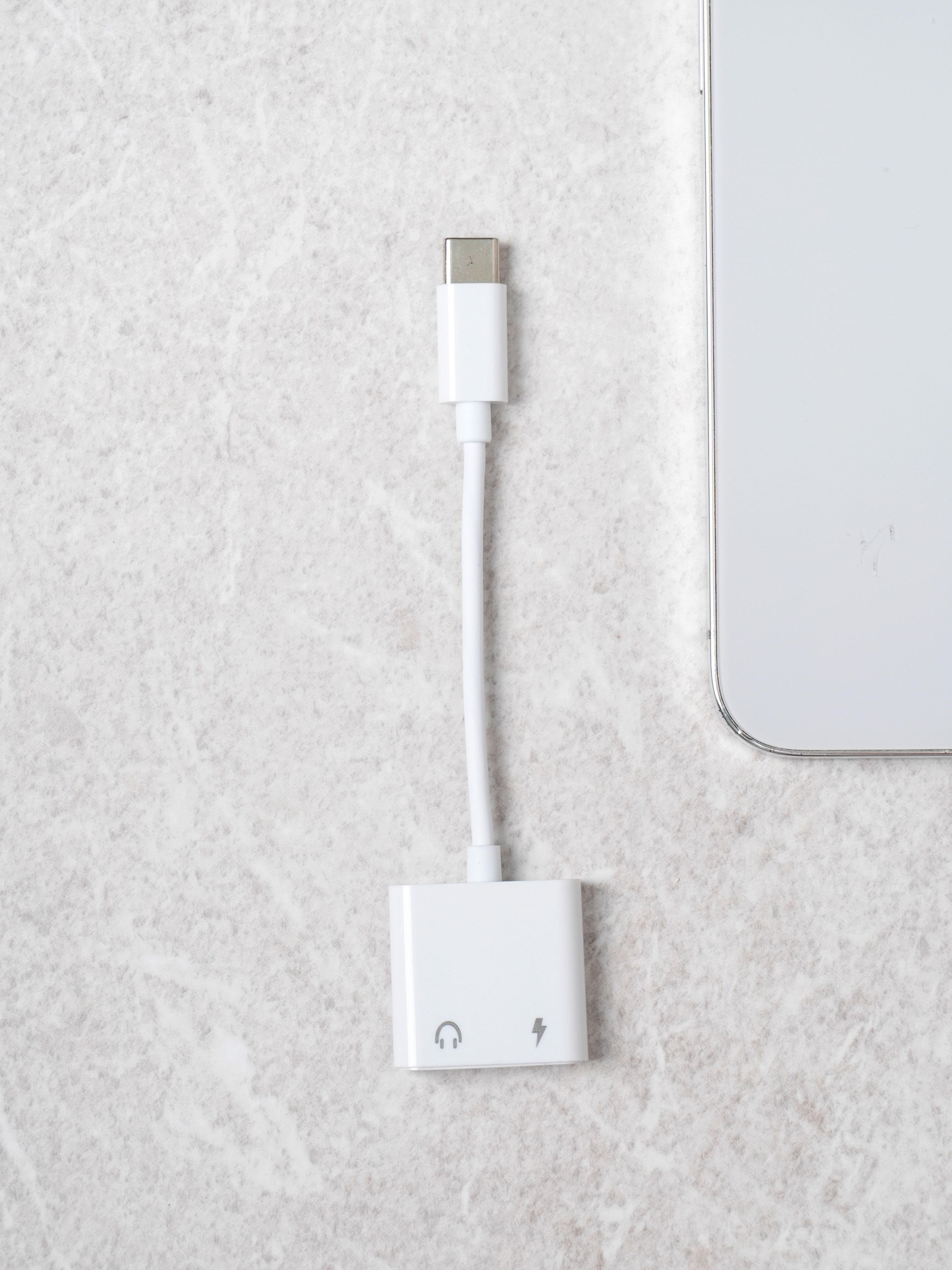 Earphones/charging cable (CTOAUX)