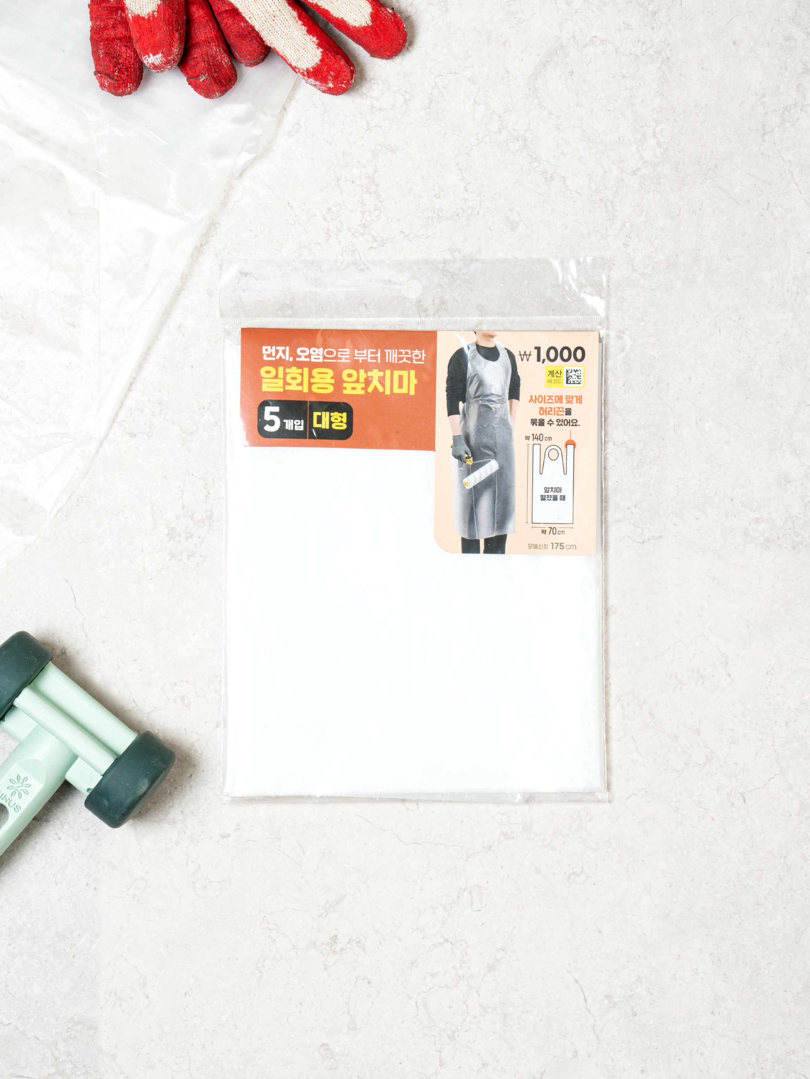 5 large disposable work aprons