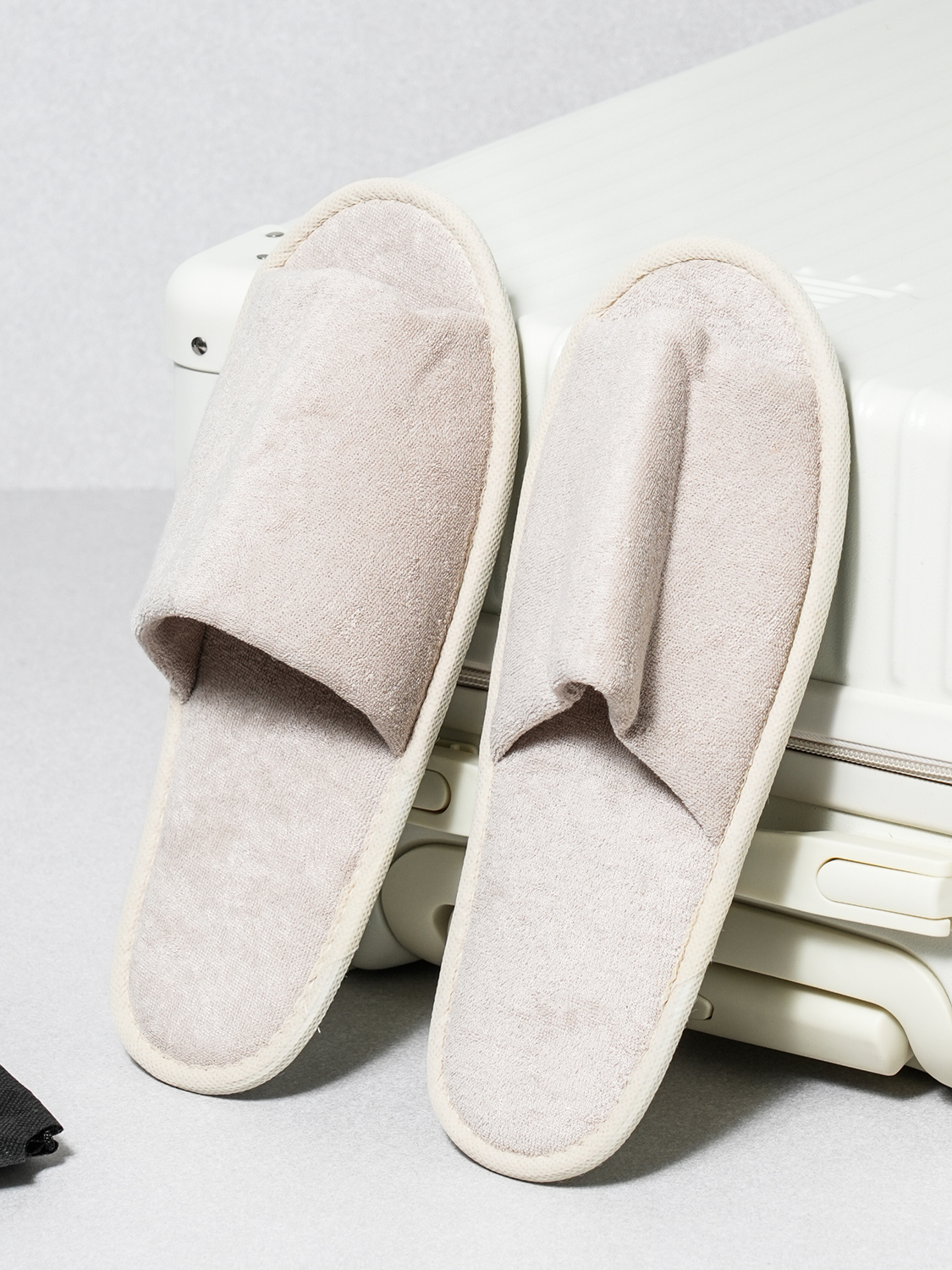 Travel towel material slippers & pouch set