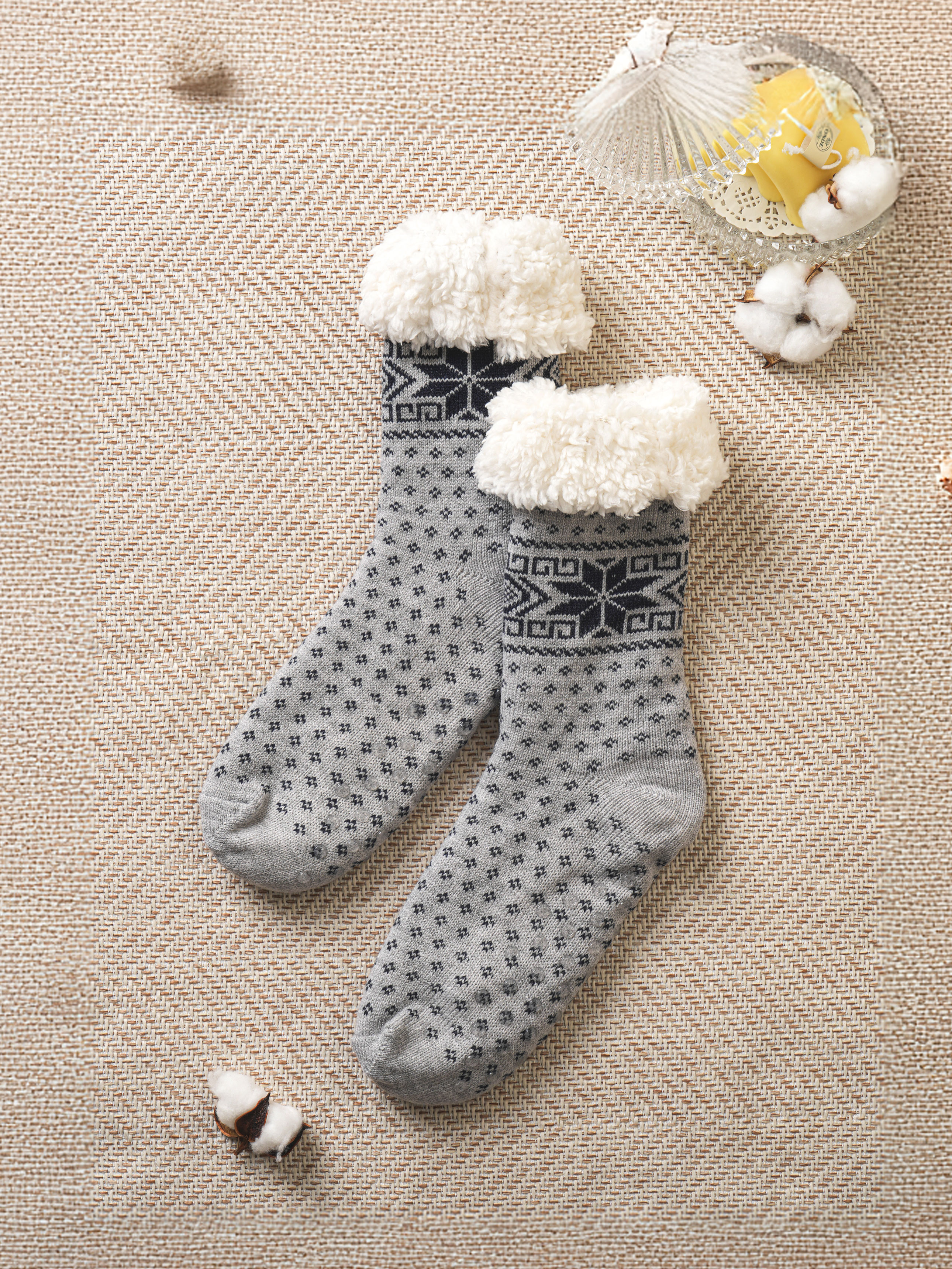 Thick fur-lined sleep socks gray