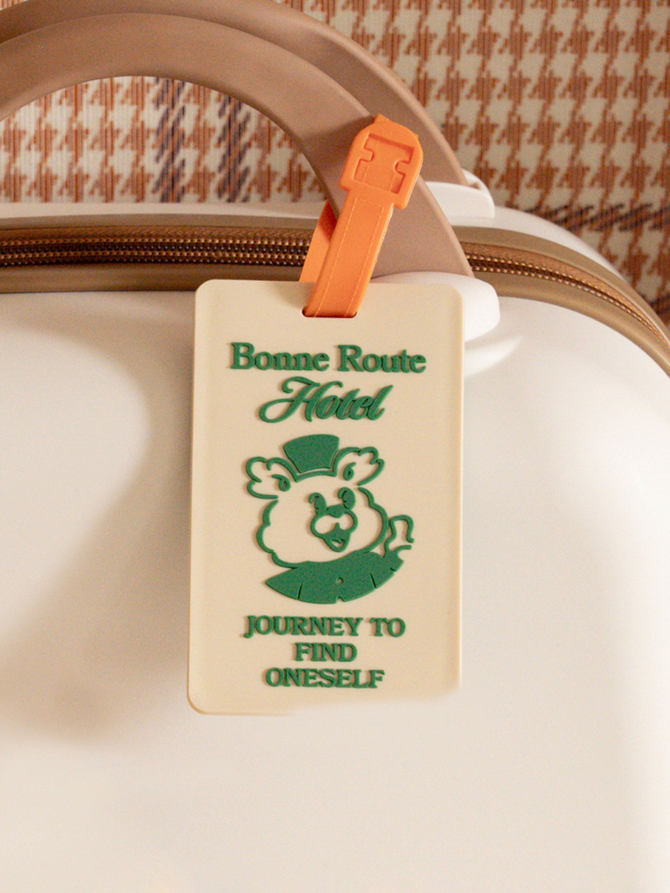 Travel character name tag ivory