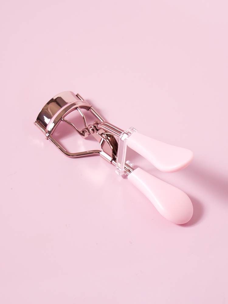 Lovely Curve Handle Eyelash Curler