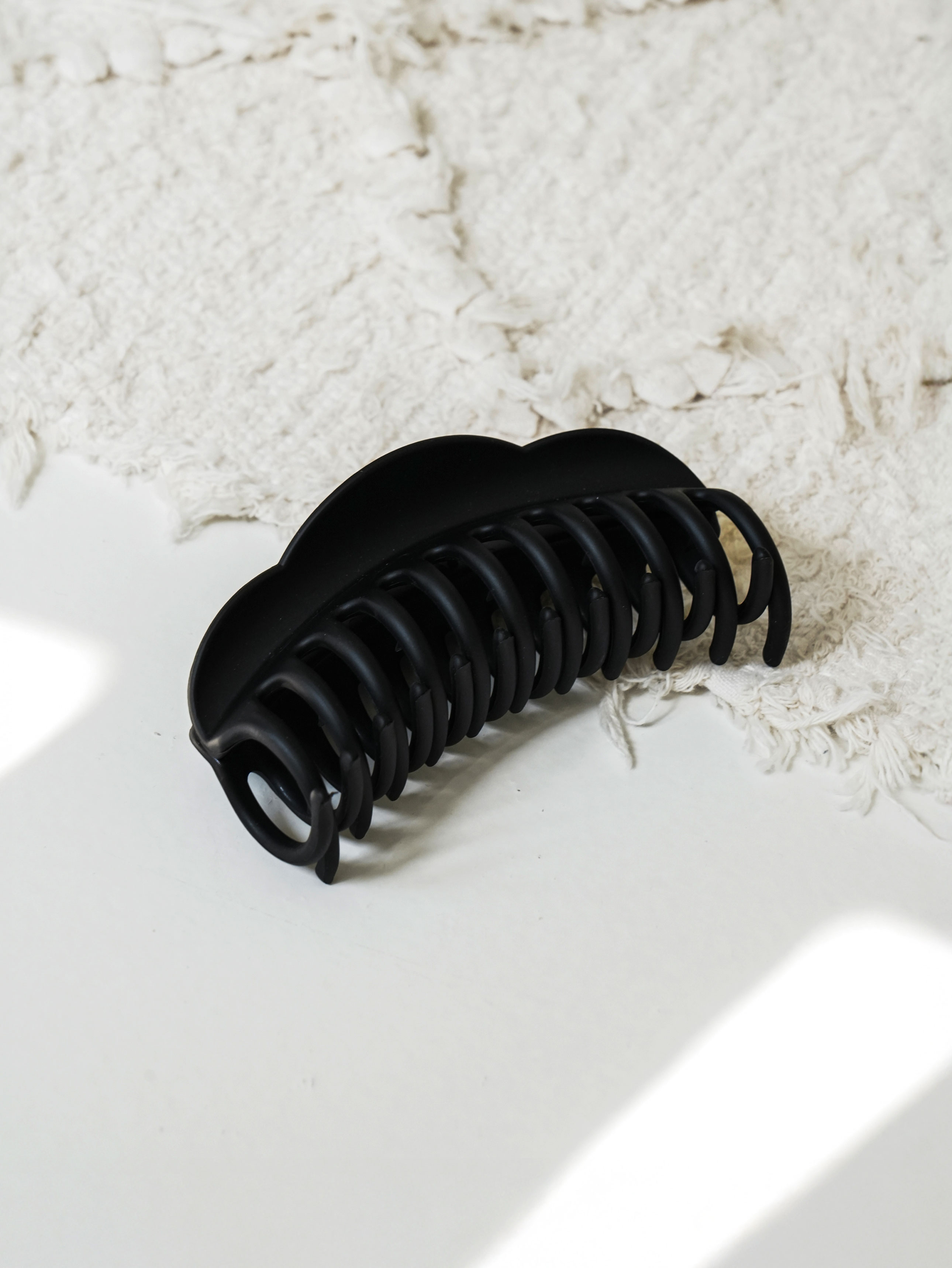 Matte large pin black