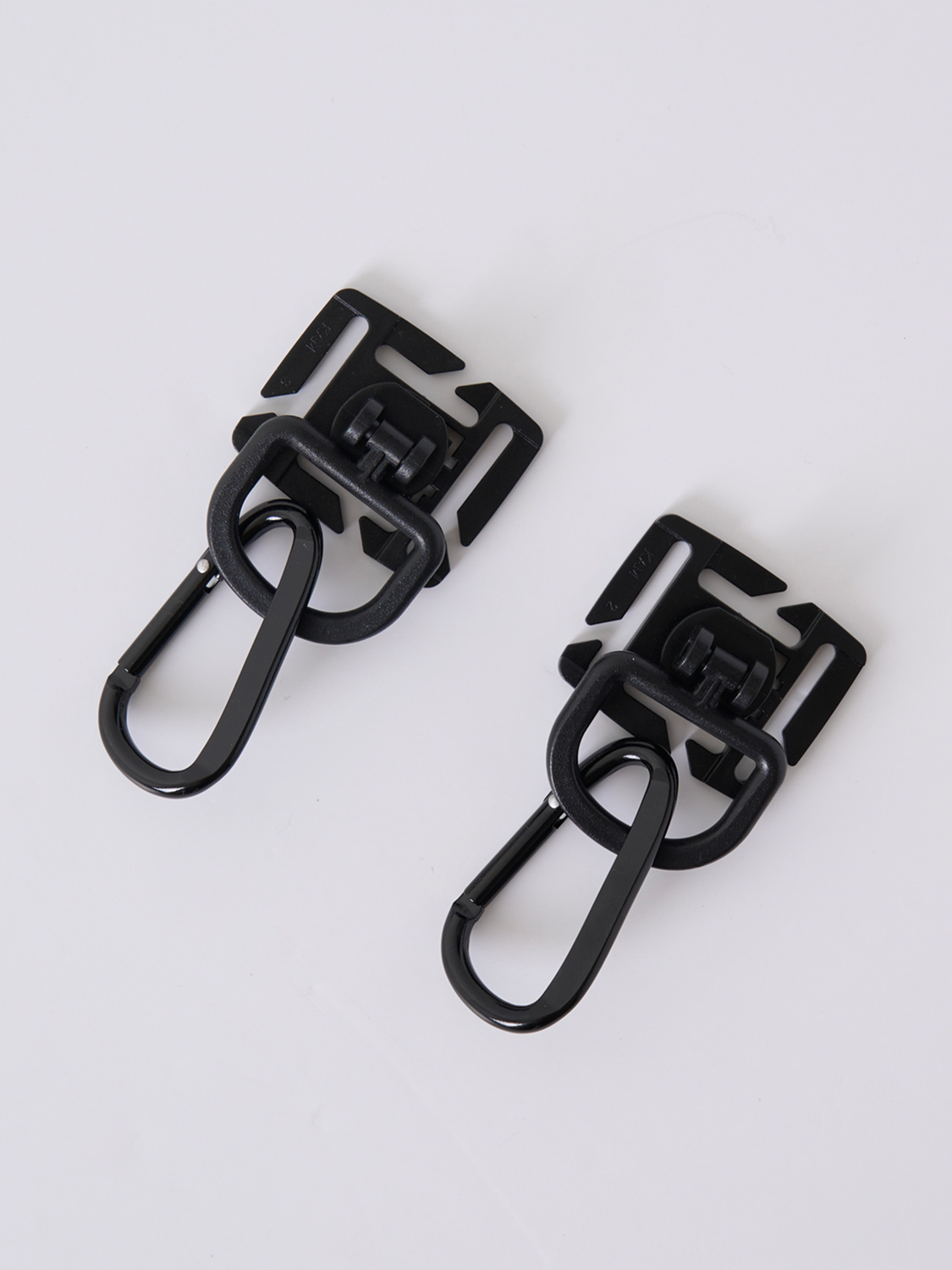 2 carabiner hooks for hanging webbing