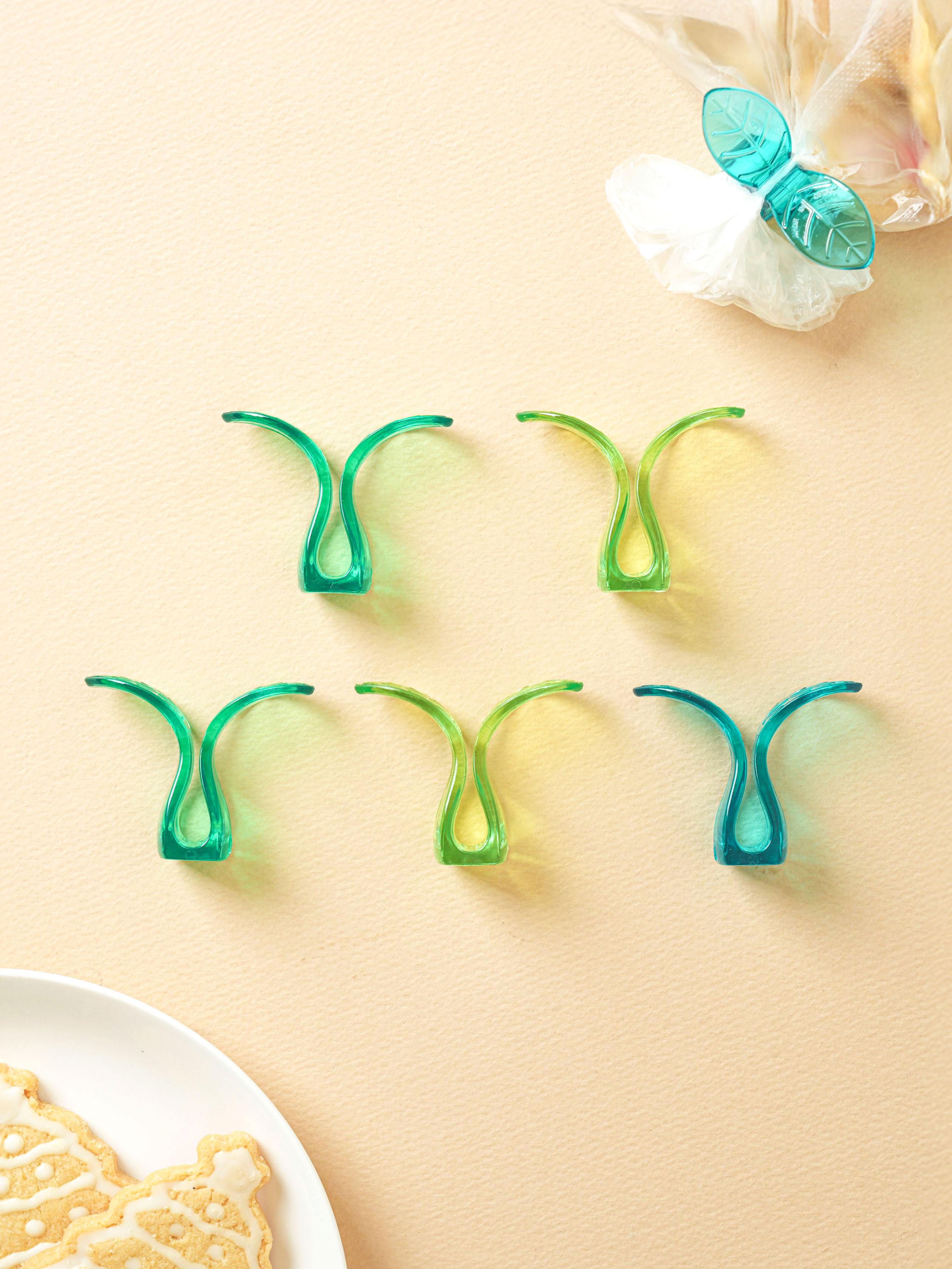 6 acrylic leaf-shaped bag clips