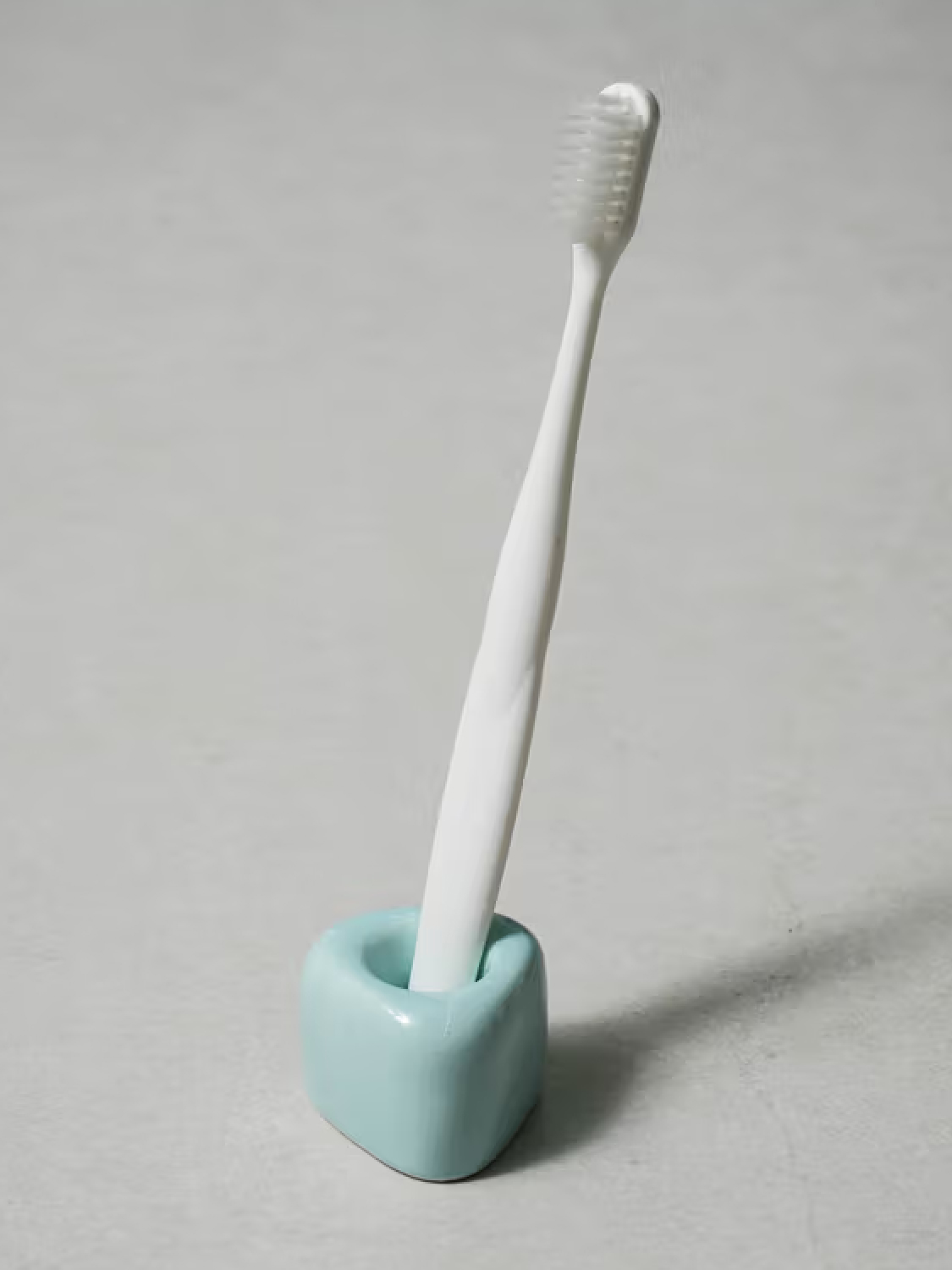 Color triangular toothbrush holder mint