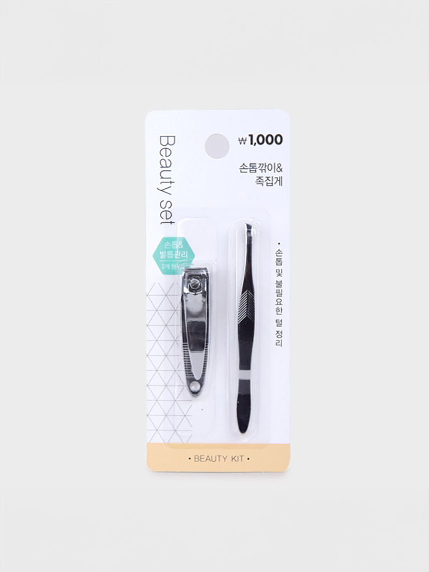 Nail clippers and tweezers set