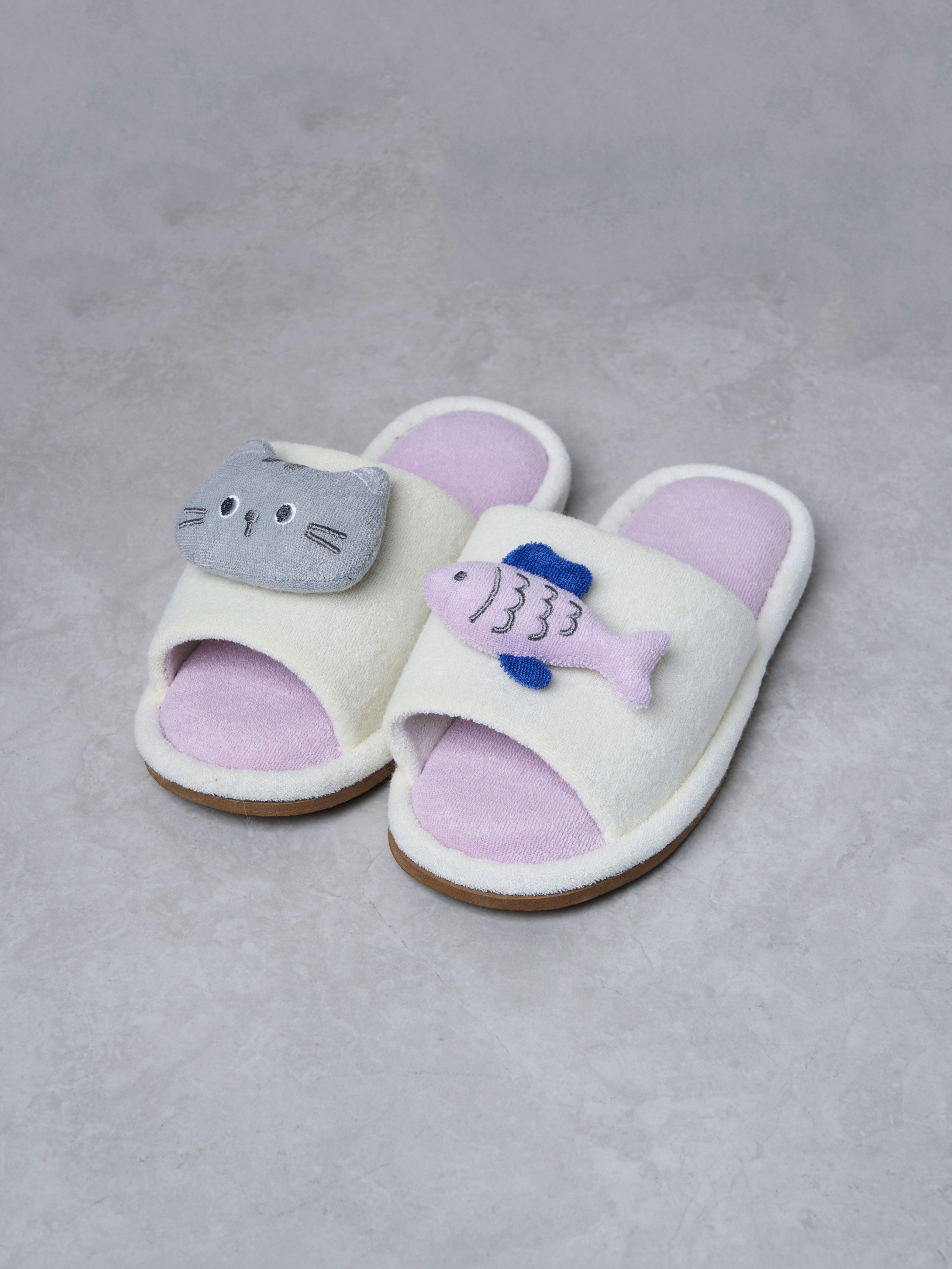 Character point slit living room shoes 230~250 mm ivory