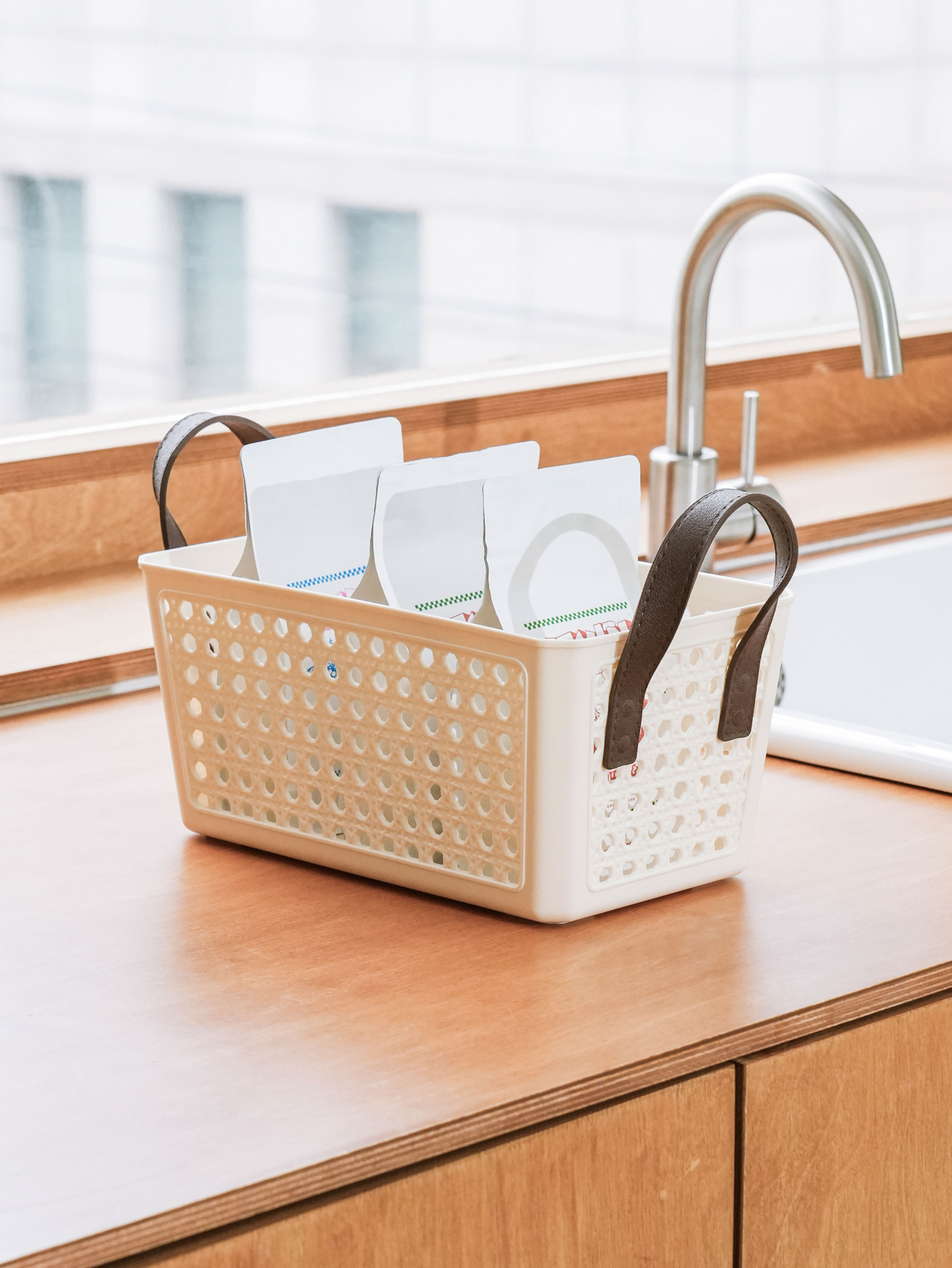 Knitted handle basket 27