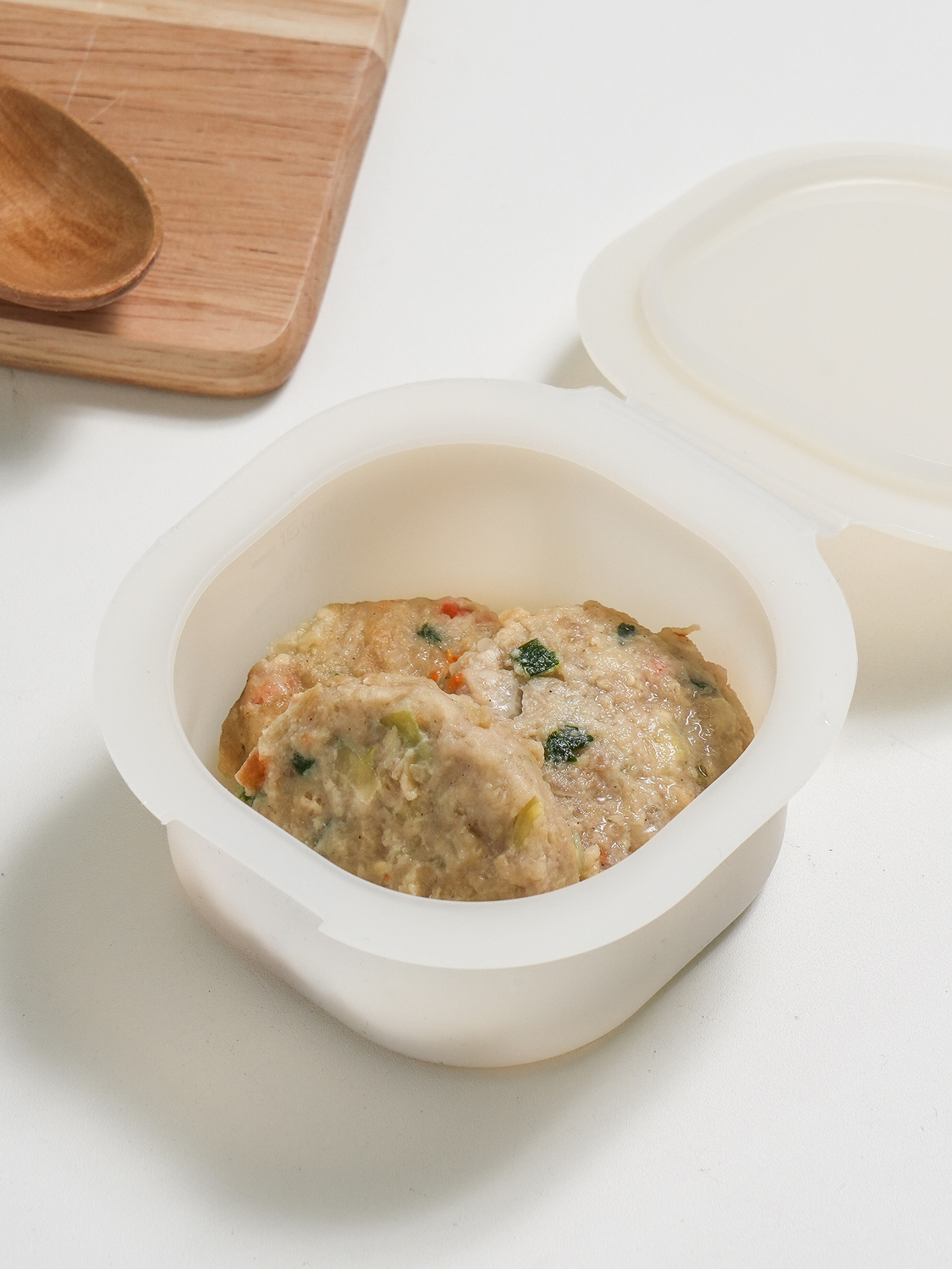 180 ml silicone container with integrated lid