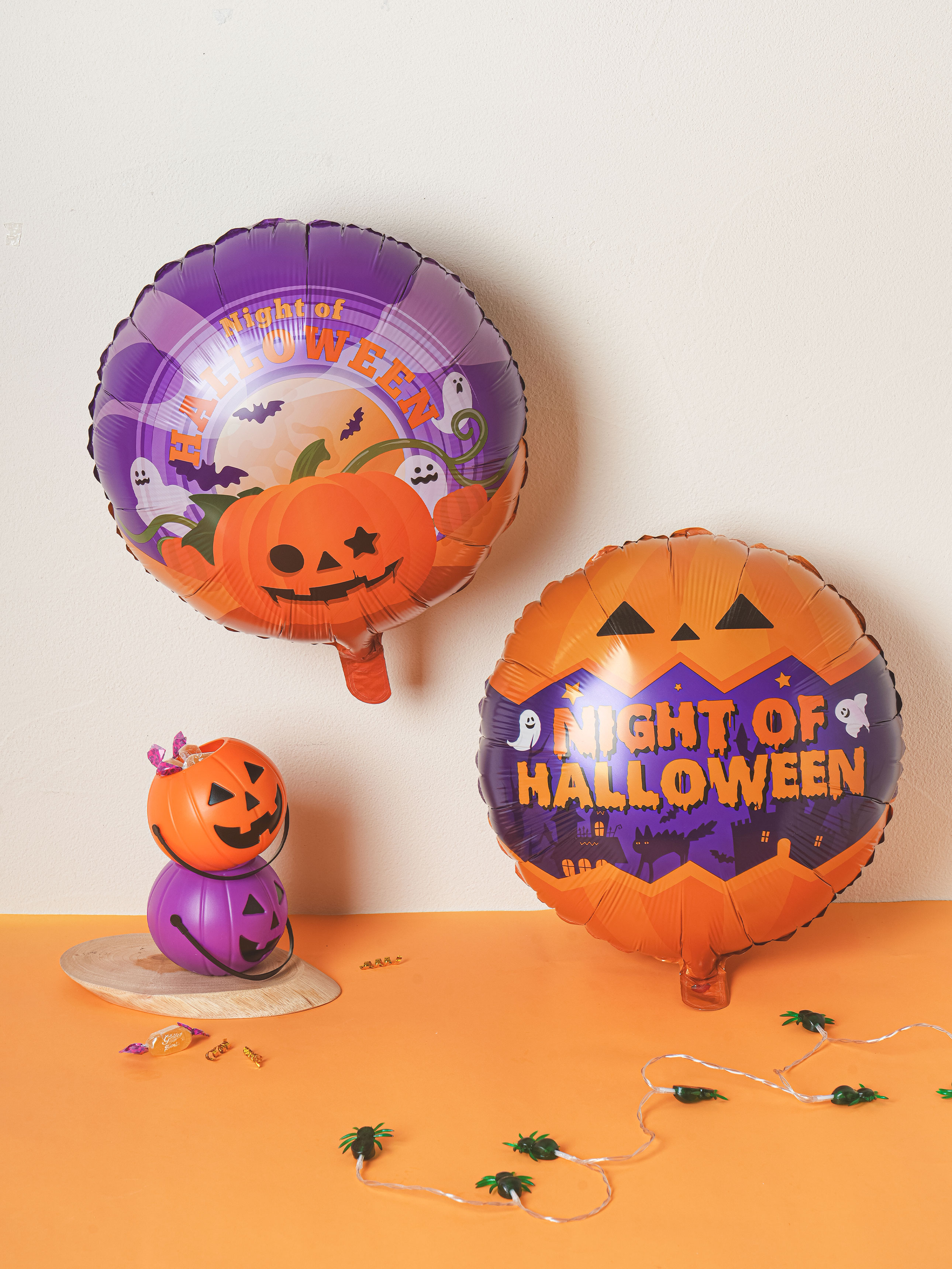 2 round foil balloons for party use