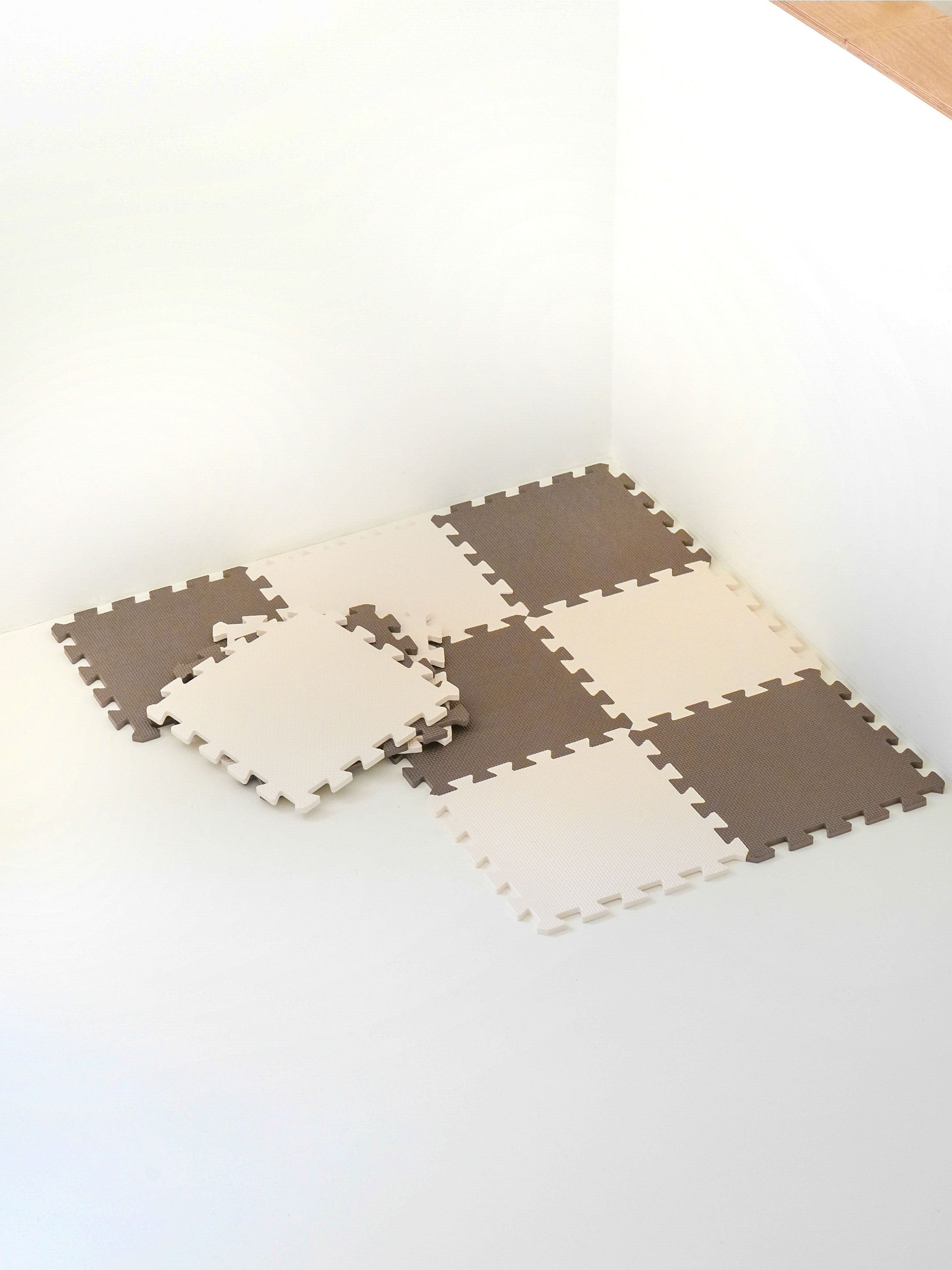 Monochromatic puzzle mat 30