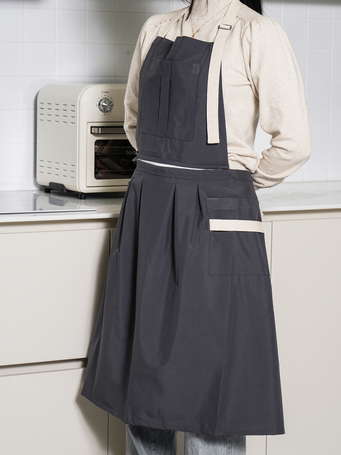 Zipper type apron 105
