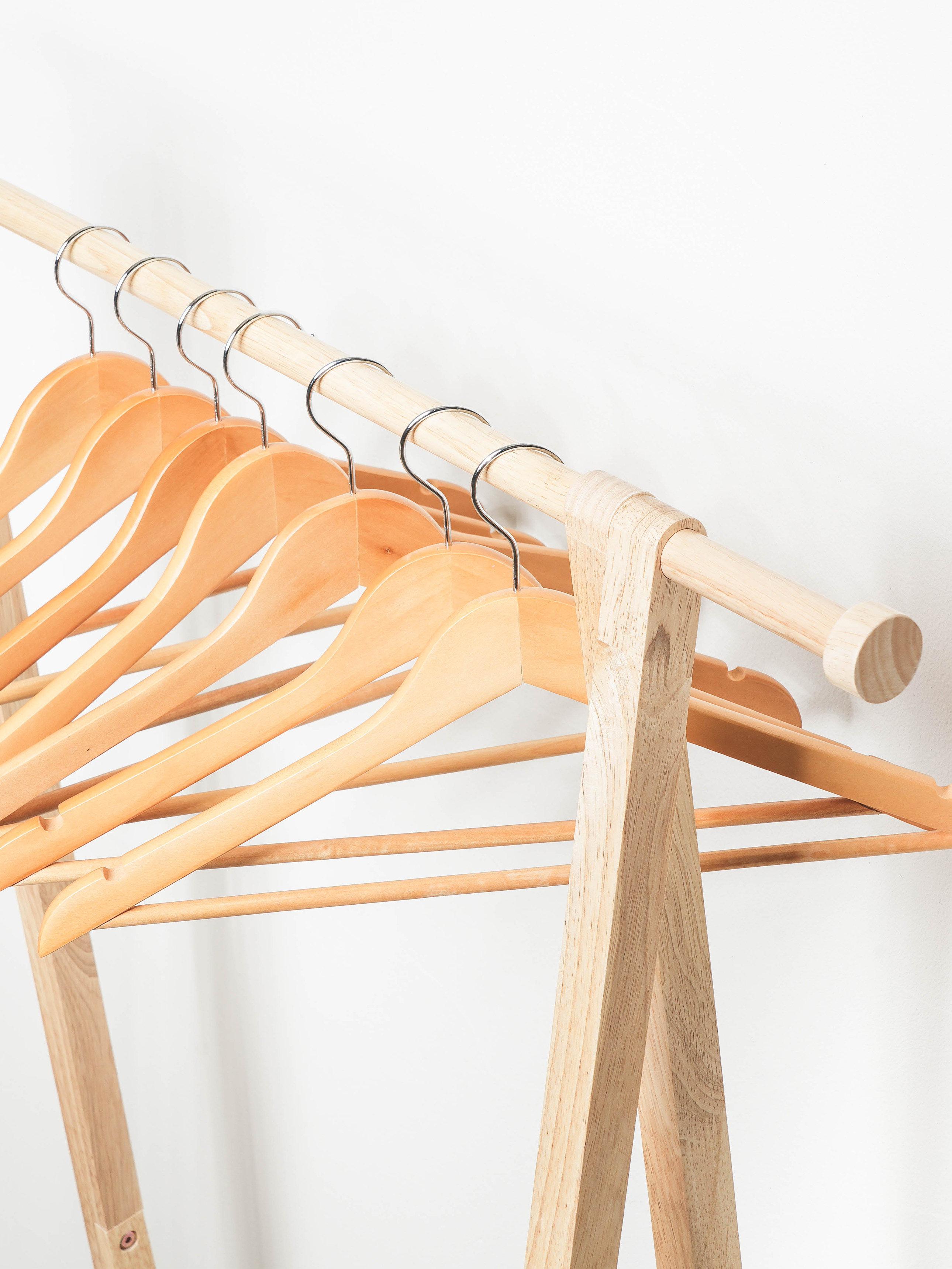 7 Pungmok wooden hangers
