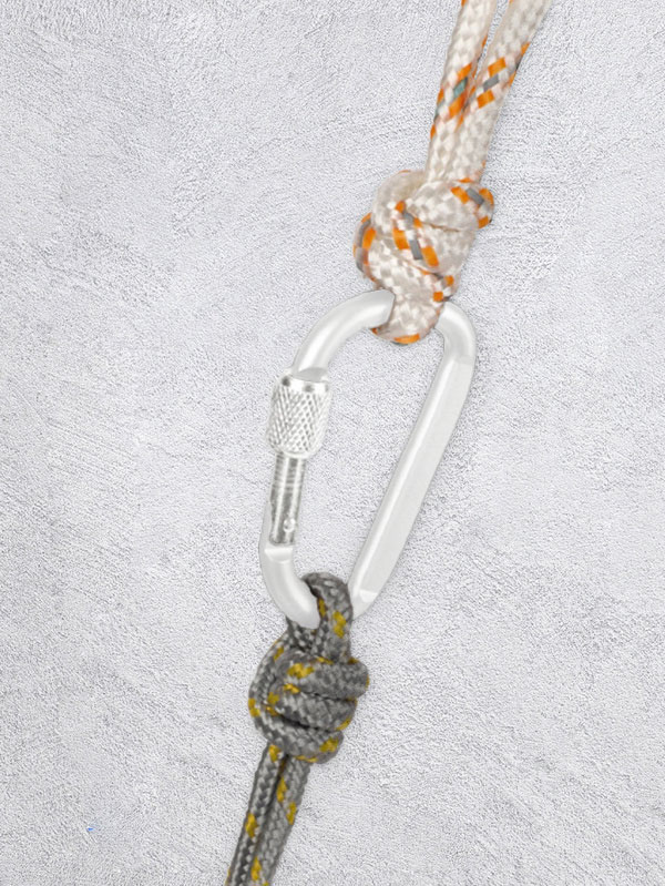 2 locking carabiners included