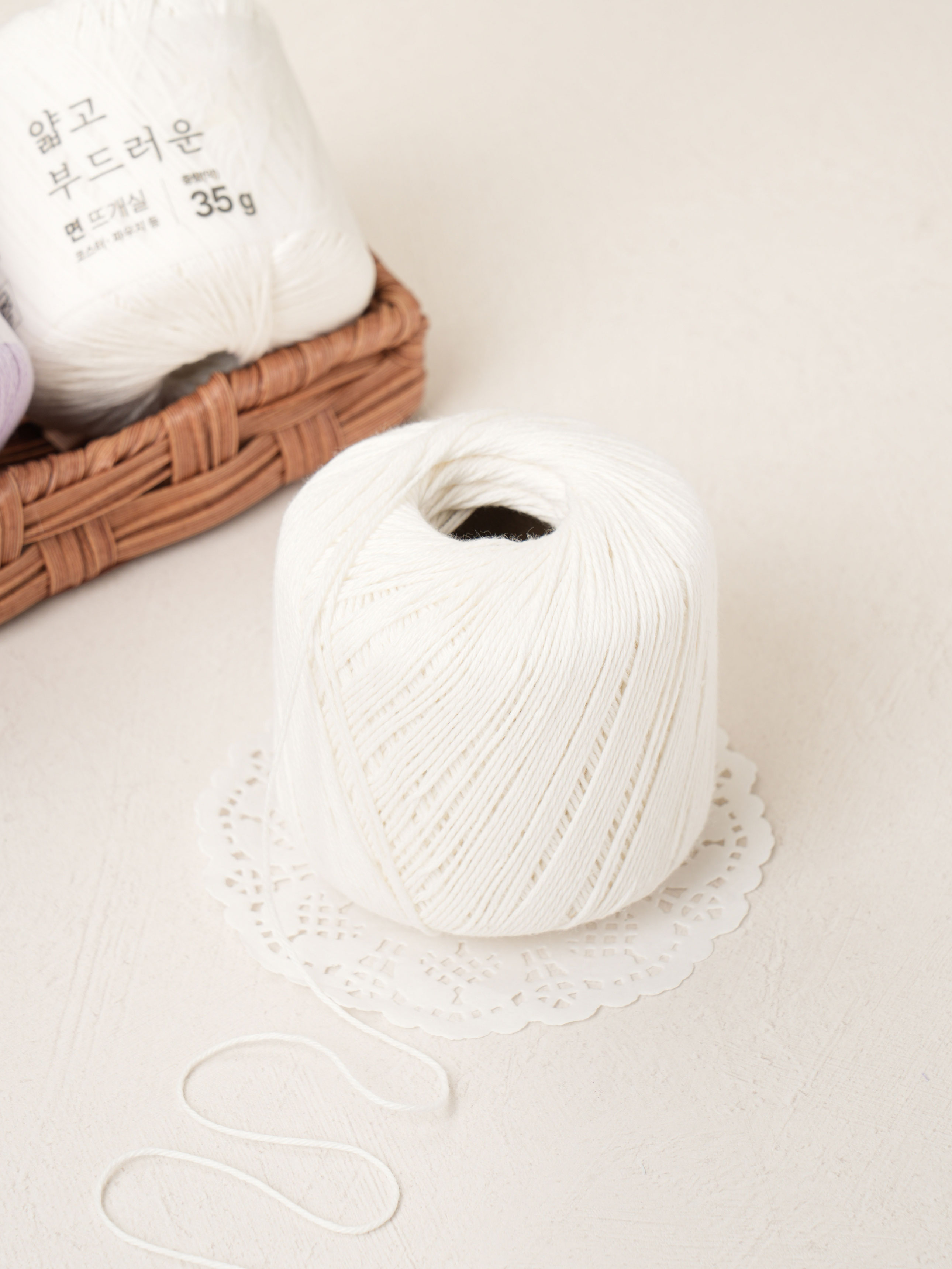 35 g cotton knitting yarn white