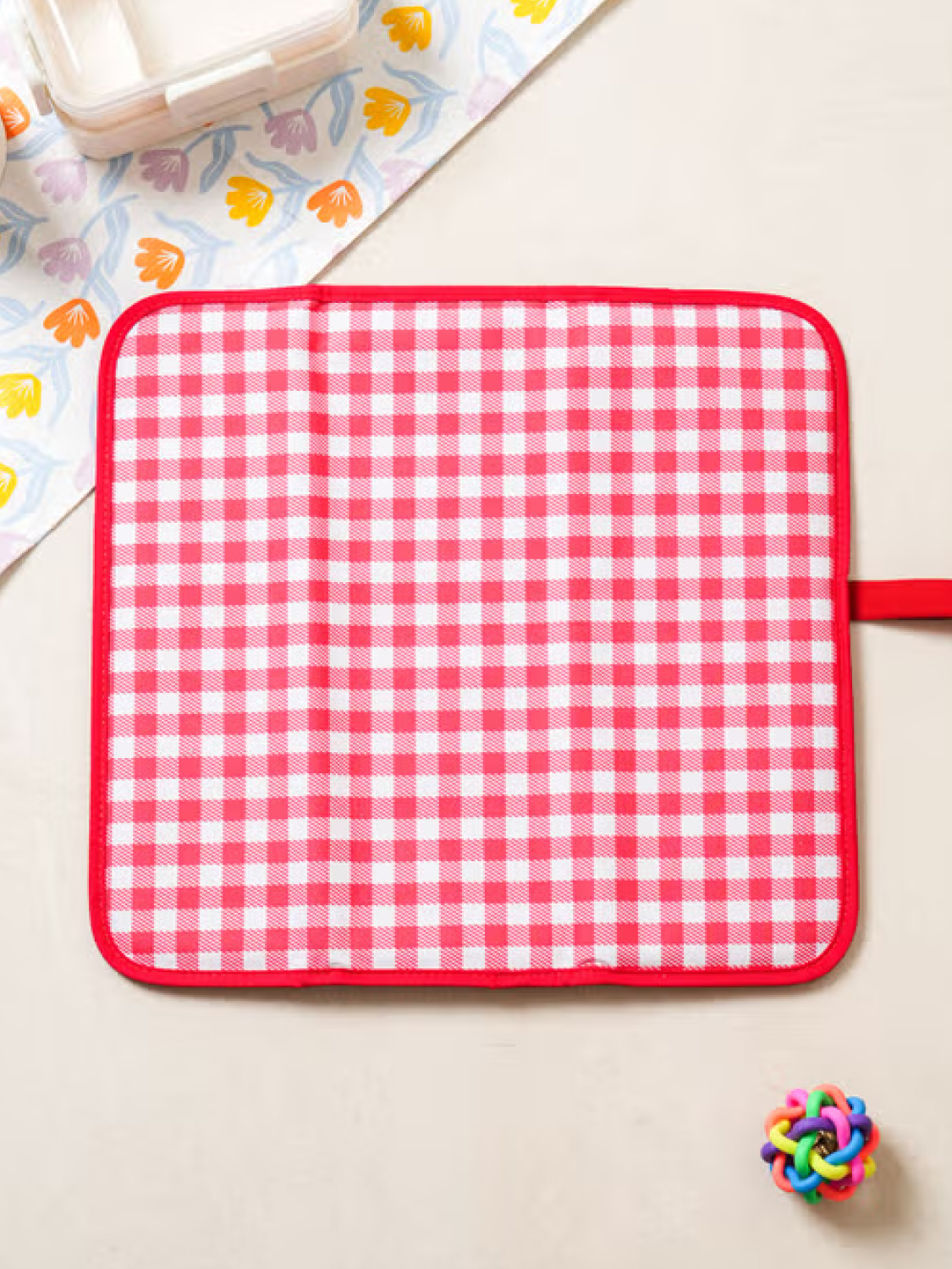 Foldable cushion (blocks cold)_Red