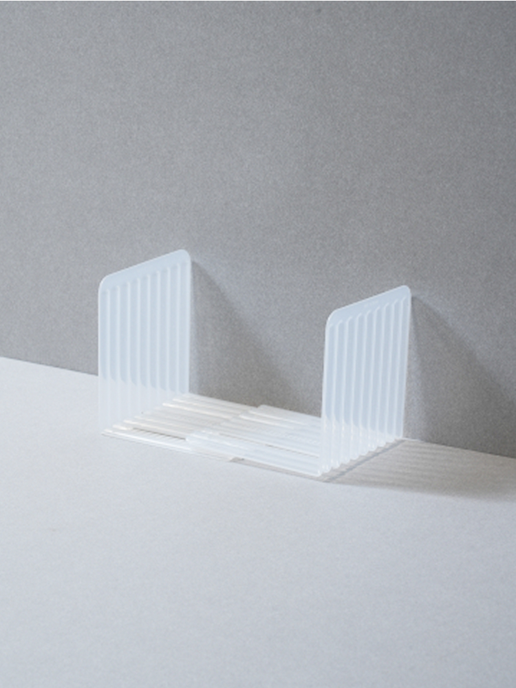 2 length-adjustable dividers included