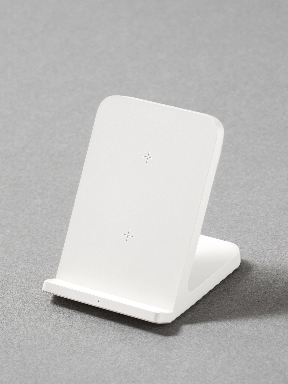 Stand-up wireless charging pad