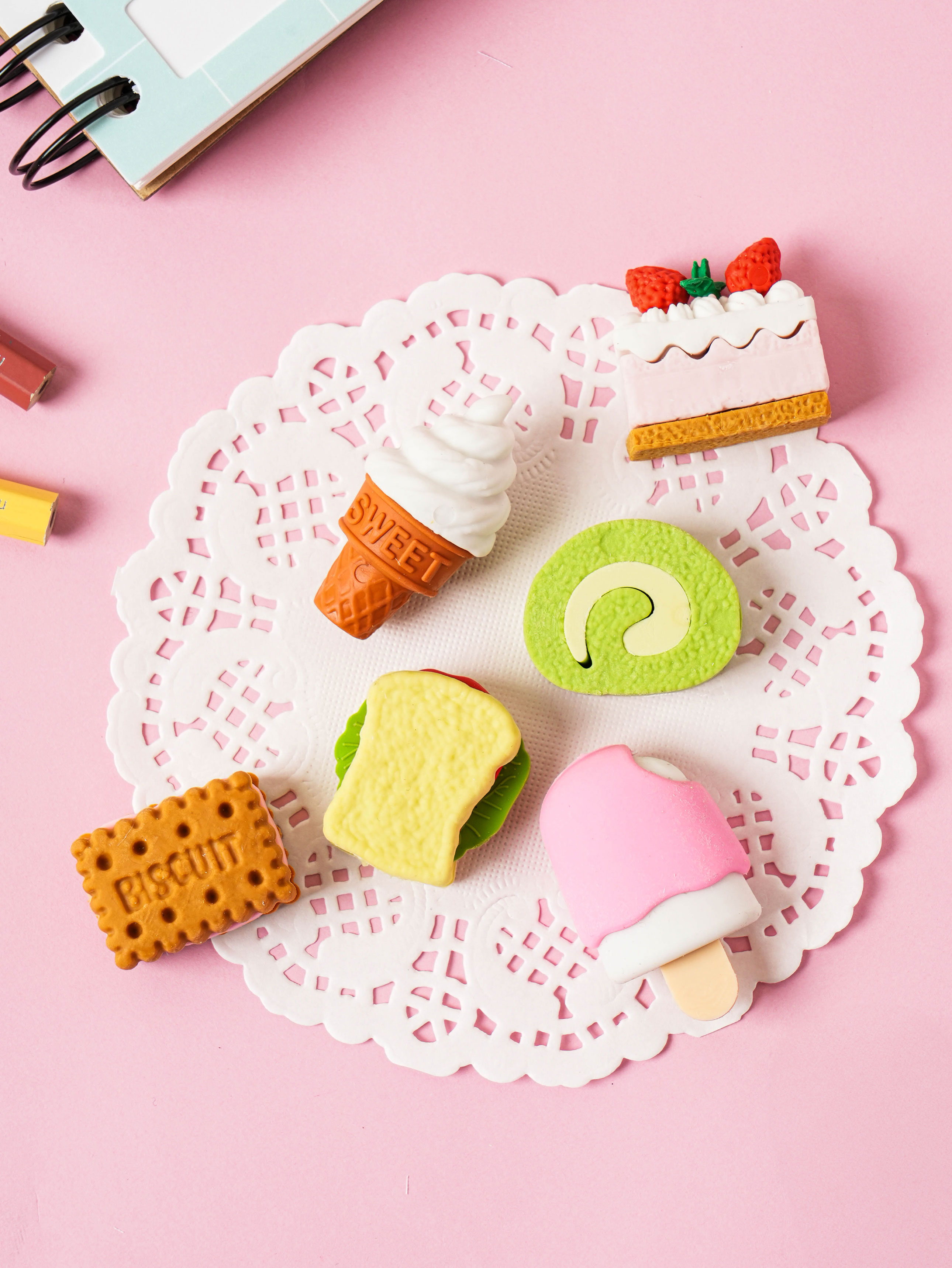 6 dessert-shaped erasers