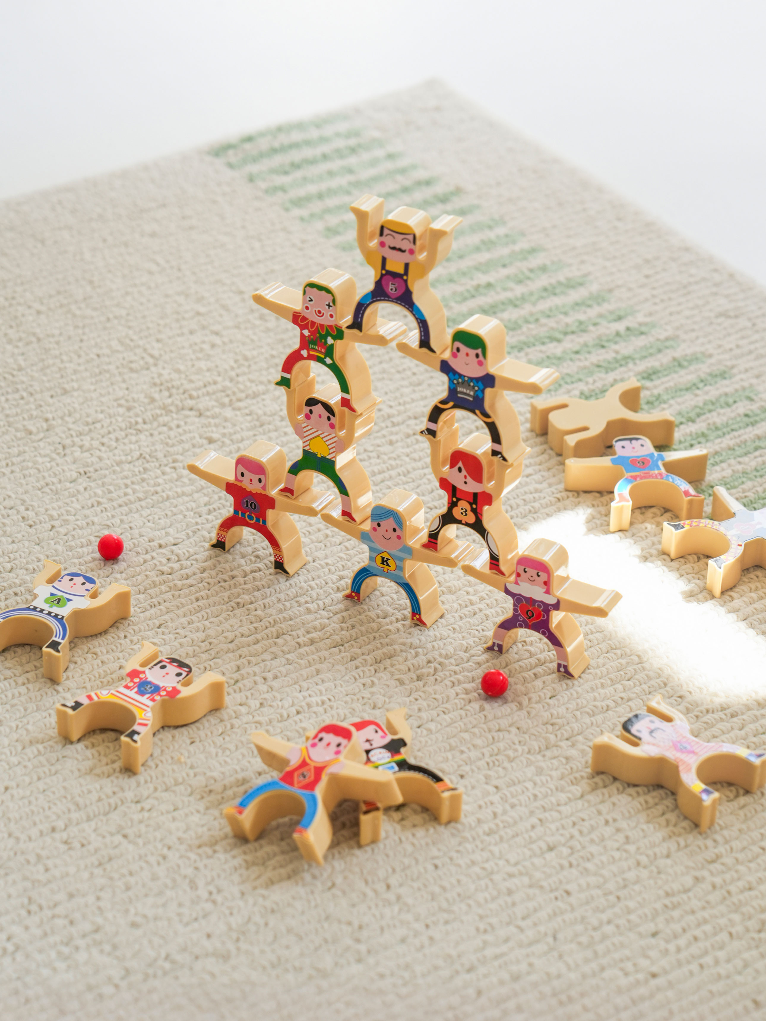 Mini balance stacking board game