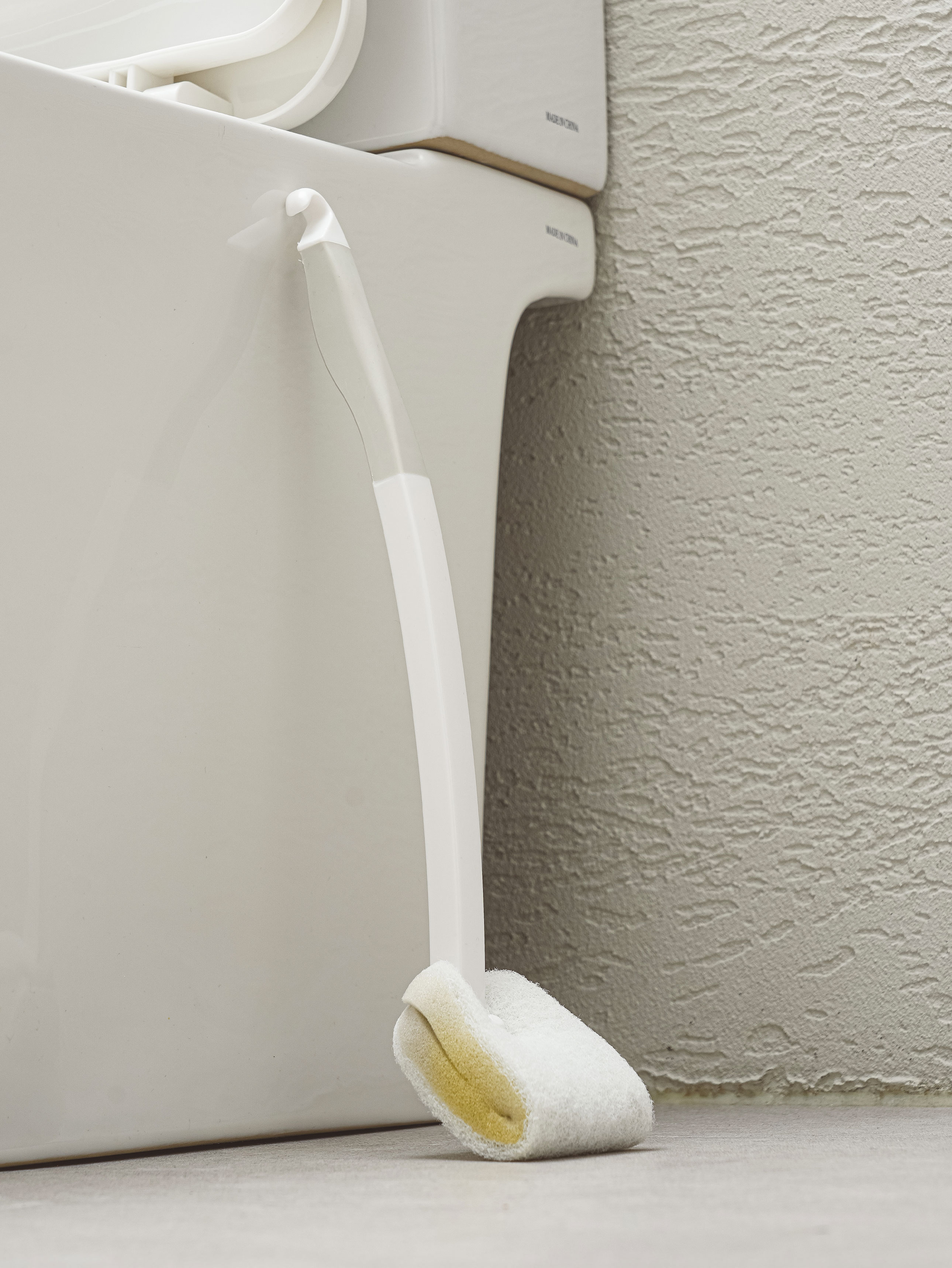 Toilet cleaning handle sponge