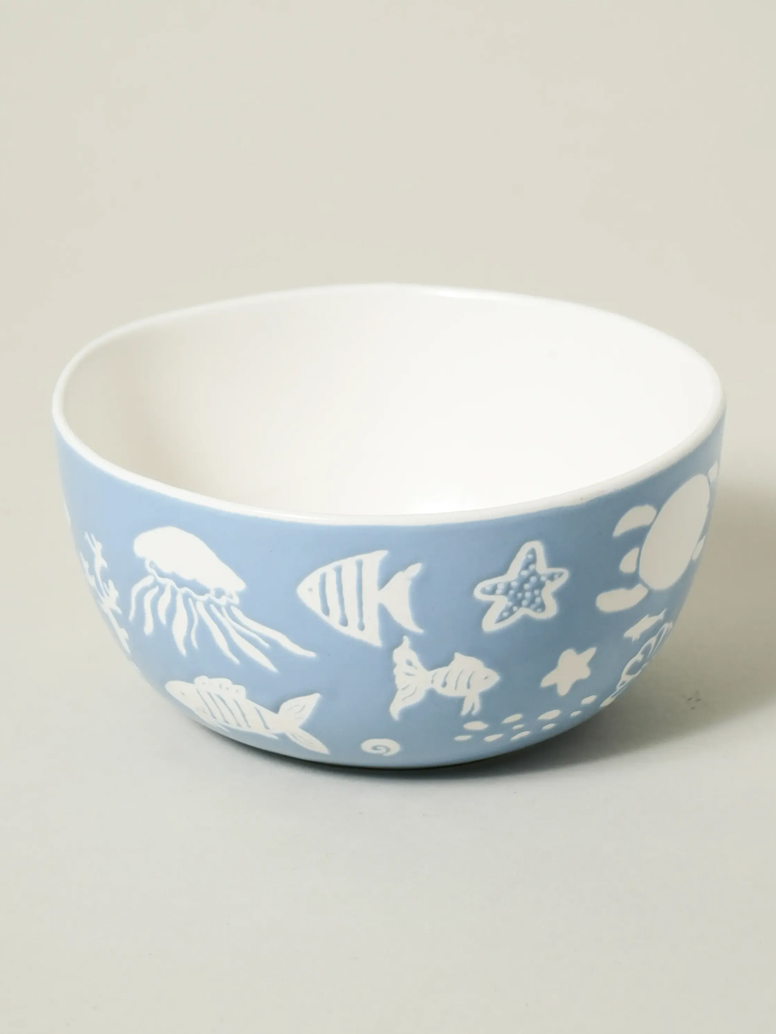 Internally embossed colored round bowl 15 cm