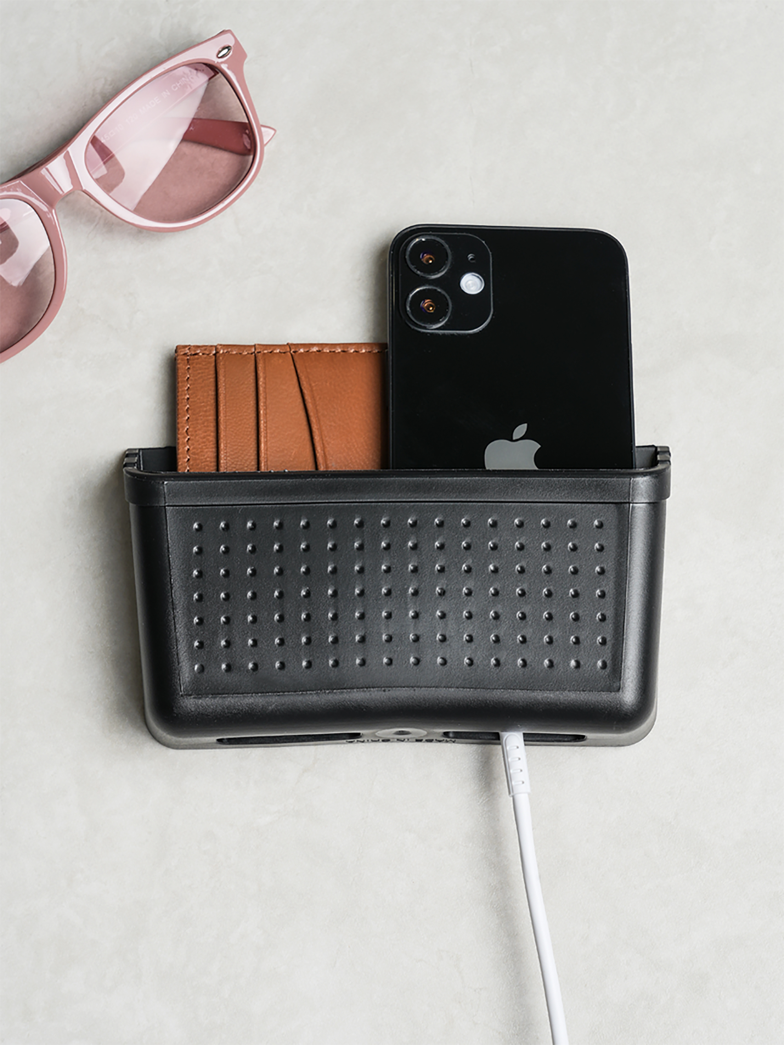Attached storage pocket for vehicle